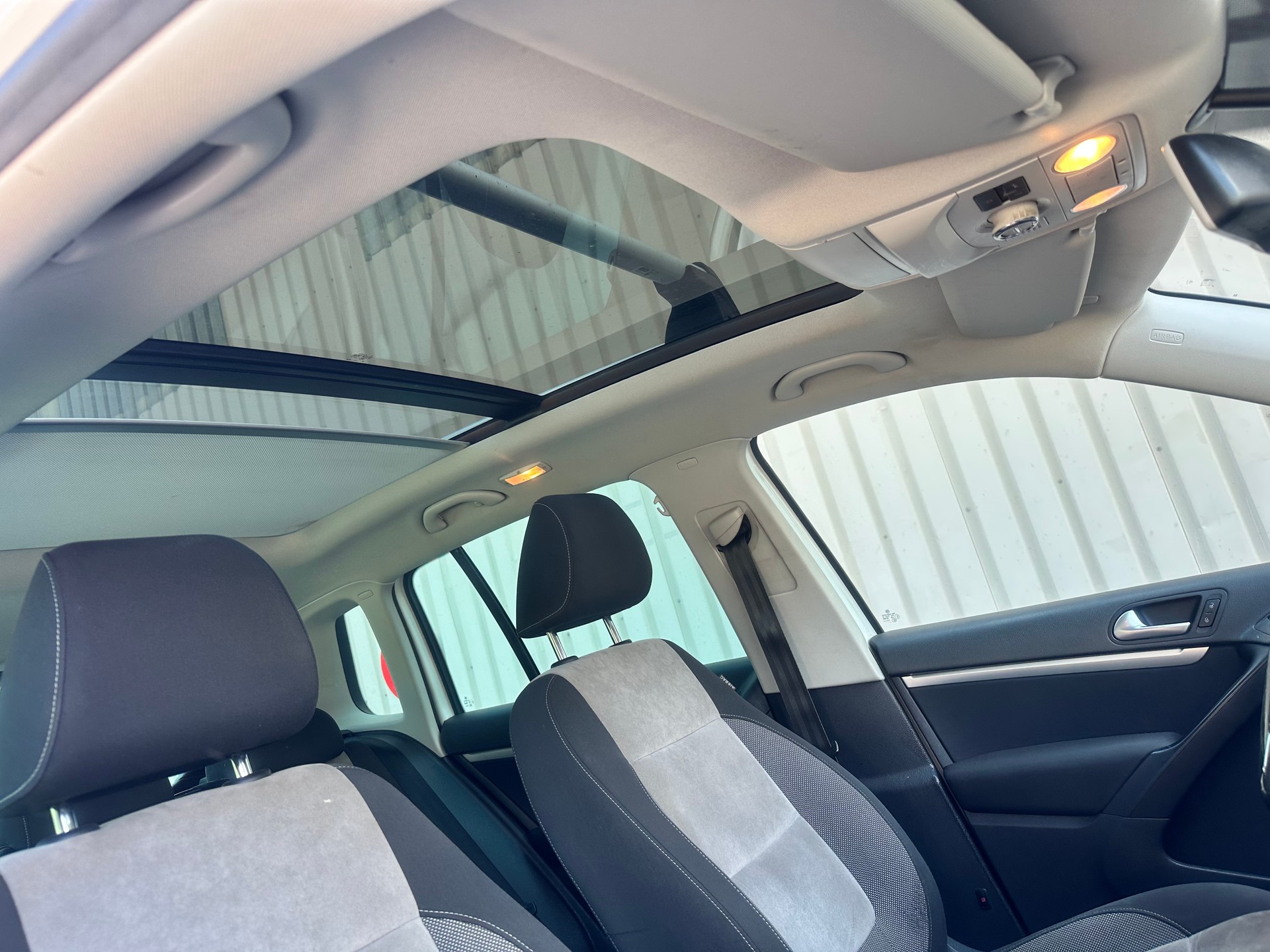 VW Tiguan 2.0 TSI Design 4Motion DSG-image-14