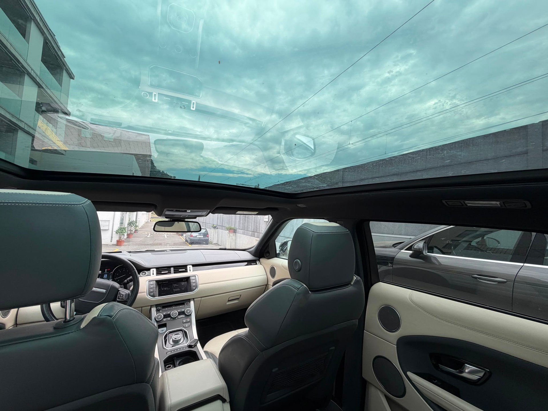 LAND ROVER Range Rover Evoque 2.0 Si4 HSE AT9-showroom-element-2