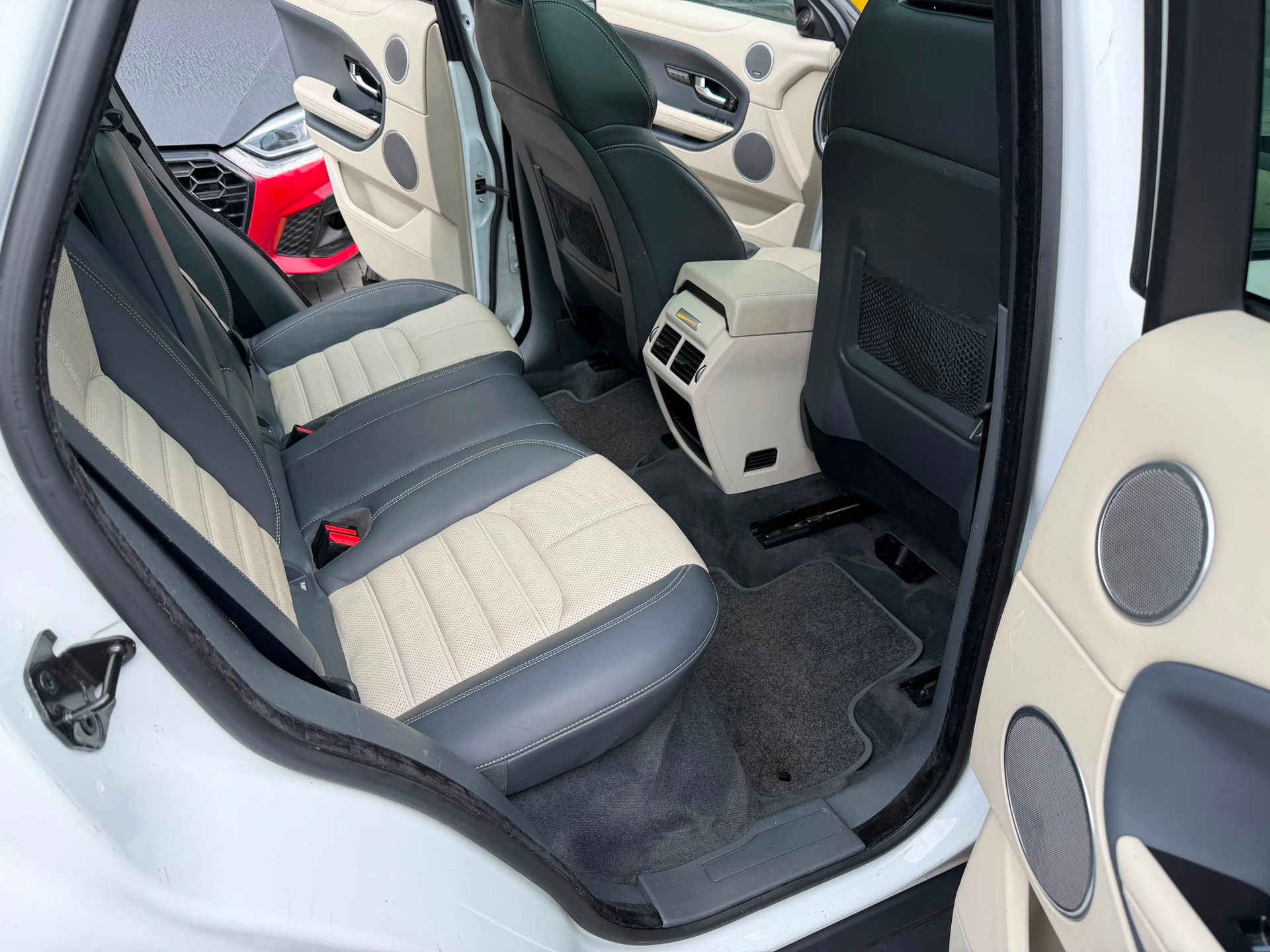 LAND ROVER Range Rover Evoque 2.0 Si4 HSE AT9-showroom-element-1