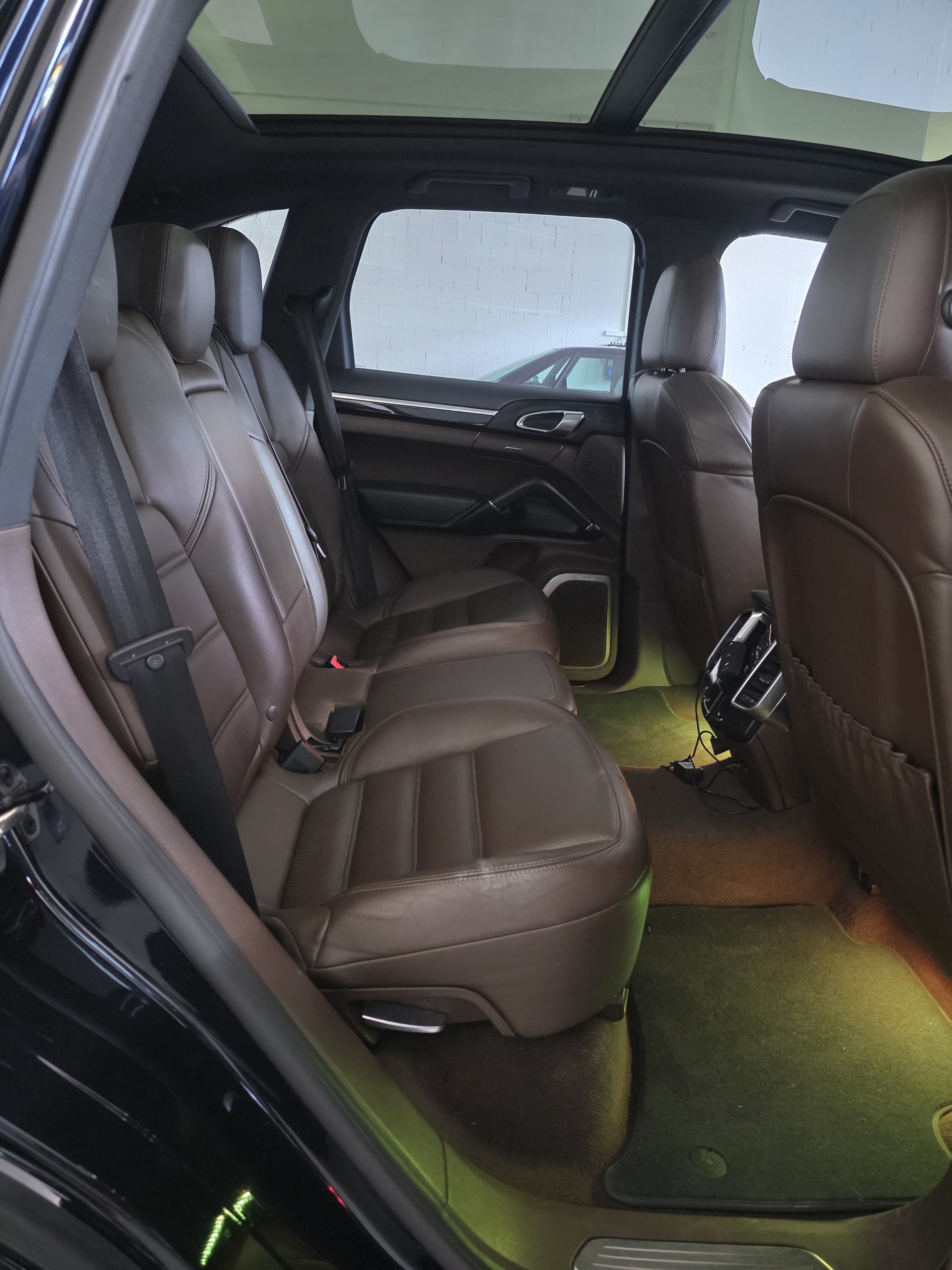 PORSCHE Cayenne S E-Hybrid Platinum Edition-image-10