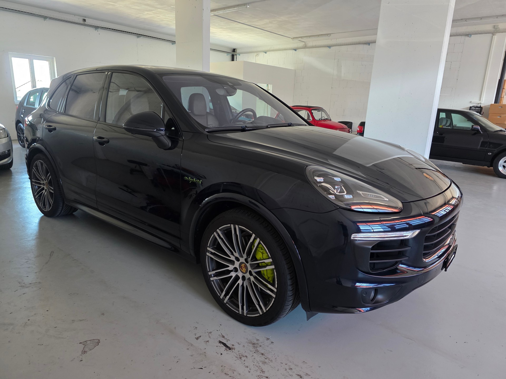 PORSCHE Cayenne S E-Hybrid Platinum Edition-image-4