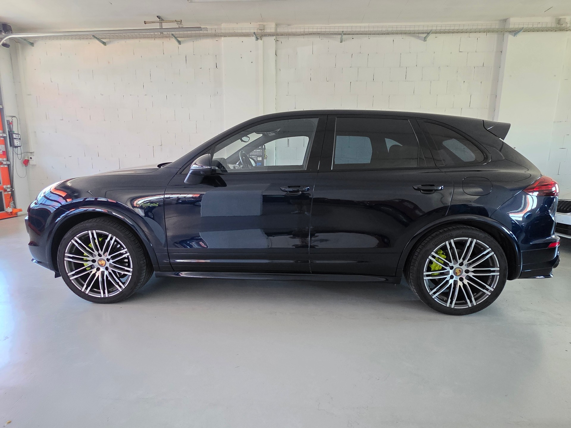 PORSCHE Cayenne S E-Hybrid Platinum Edition-image-0