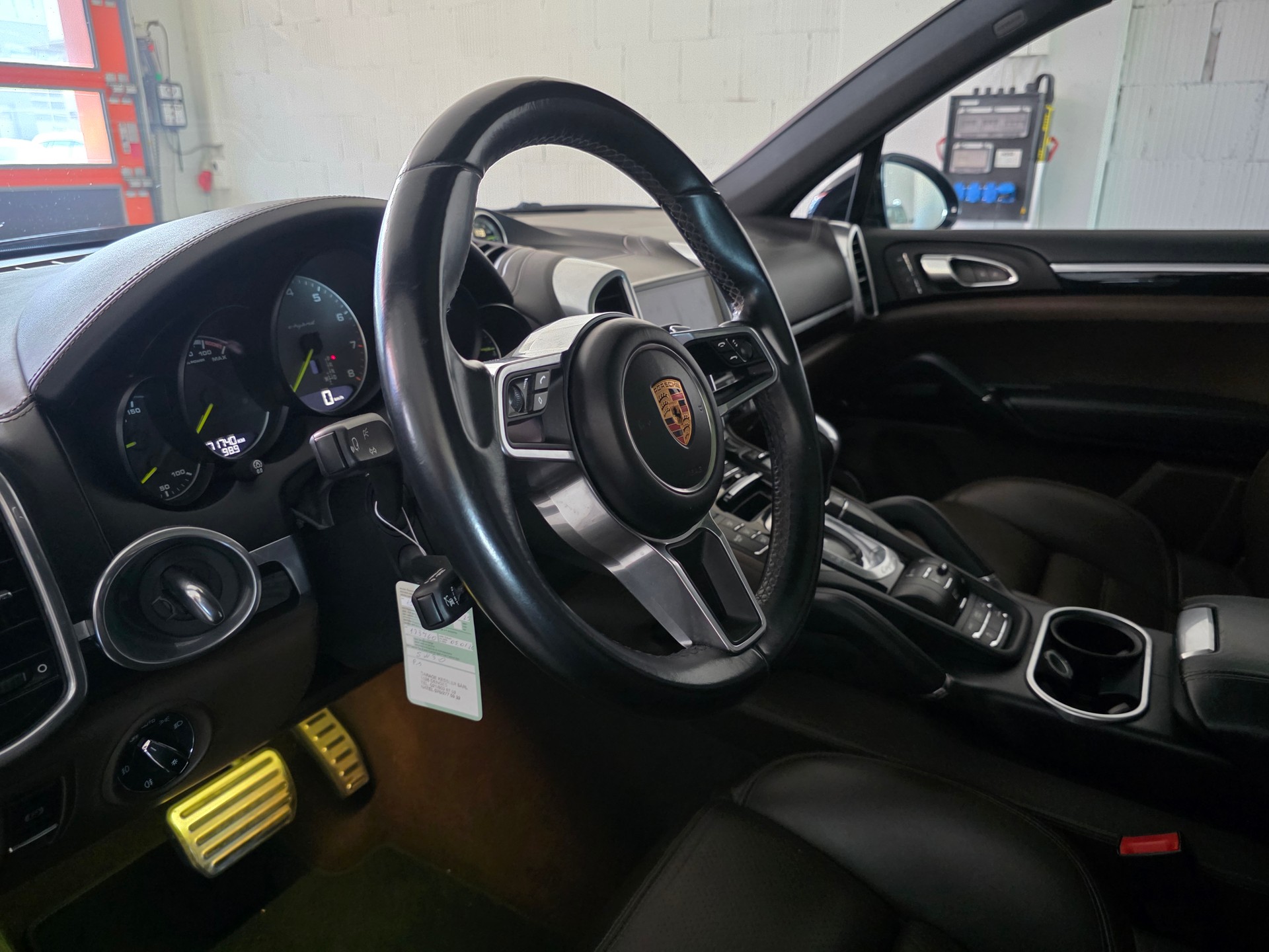 PORSCHE Cayenne S E-Hybrid Platinum Edition-image-8