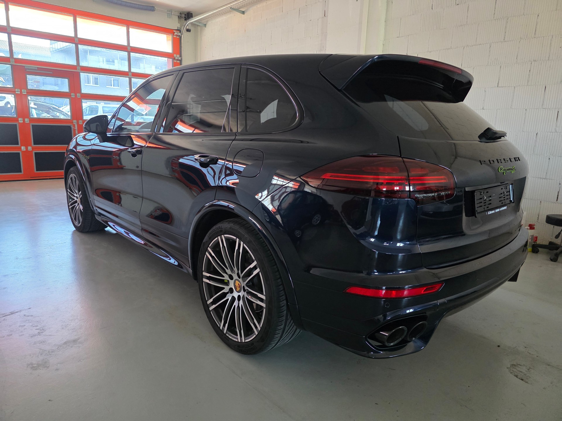 PORSCHE Cayenne S E-Hybrid Platinum Edition-image-5