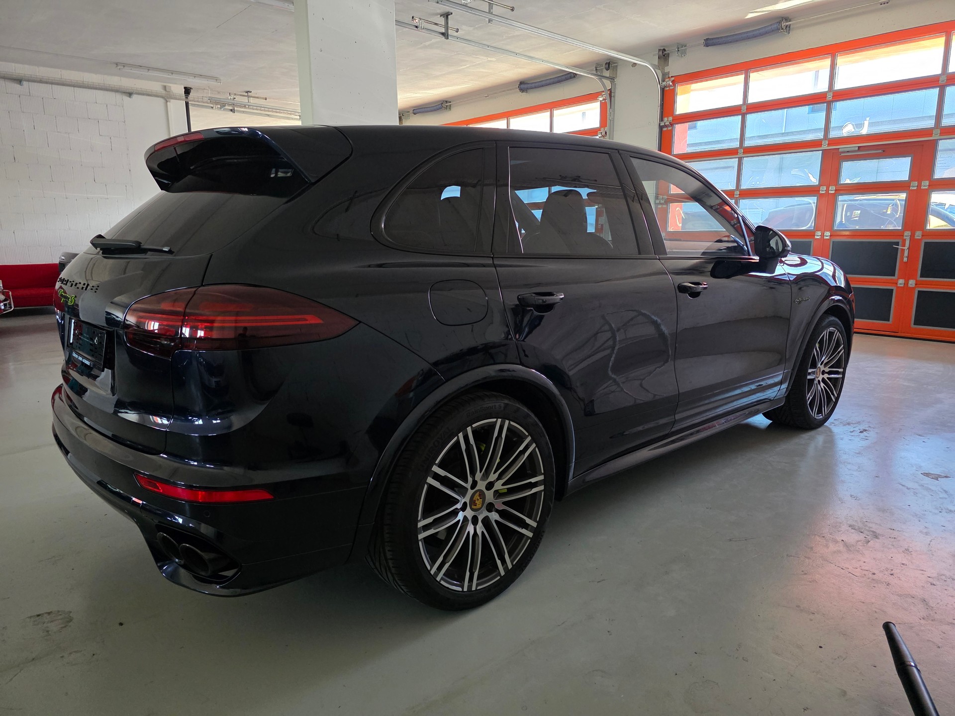 PORSCHE Cayenne S E-Hybrid Platinum Edition-image-6