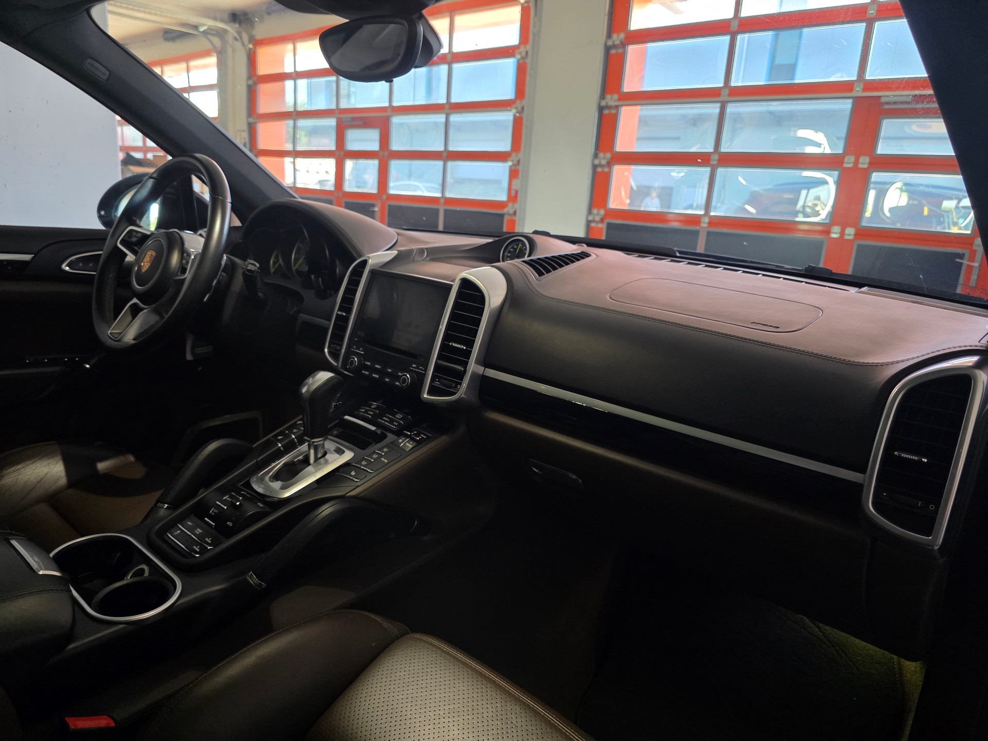 PORSCHE Cayenne S E-Hybrid Platinum Edition-image-11