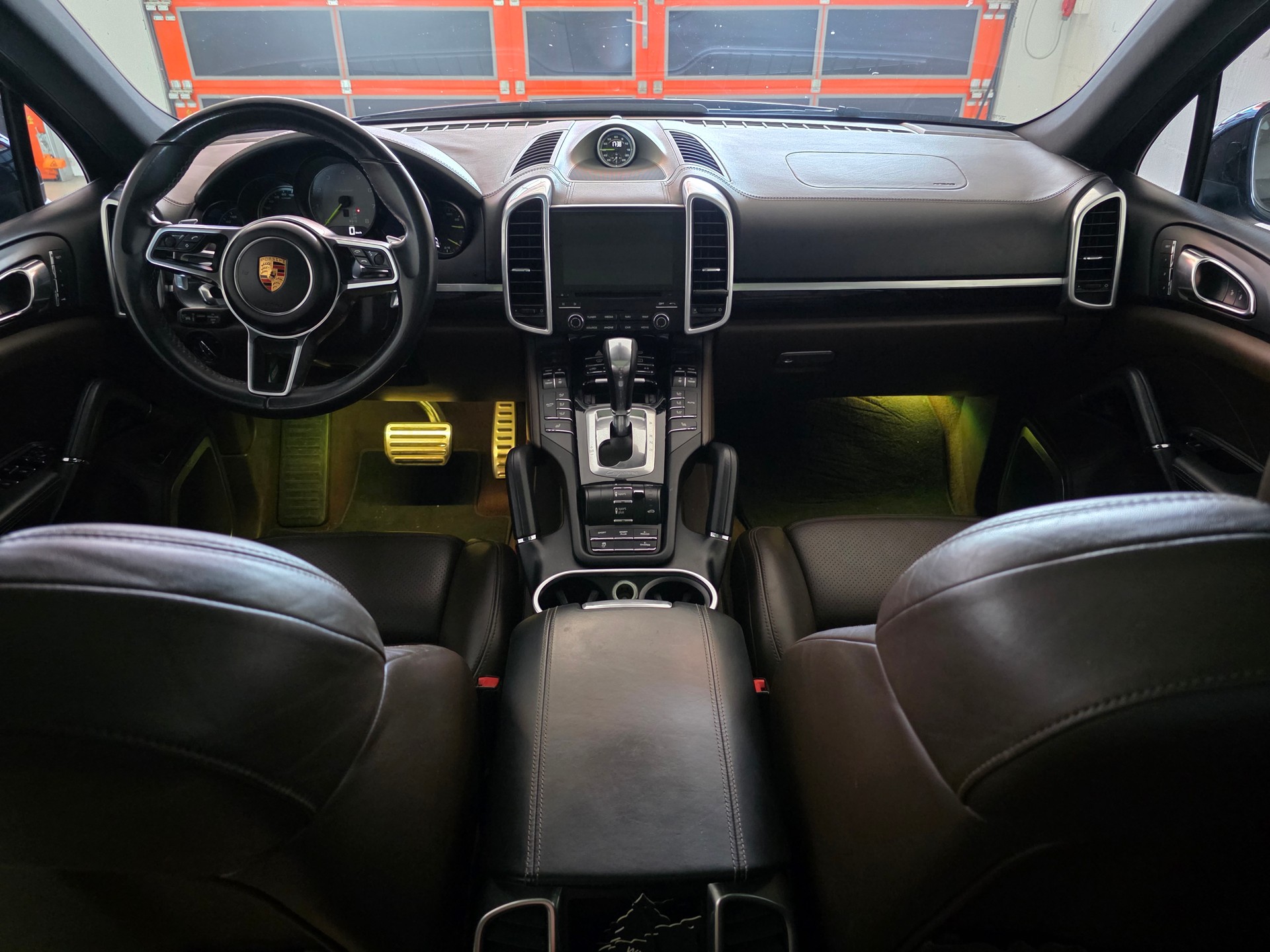PORSCHE Cayenne S E-Hybrid Platinum Edition-image-9