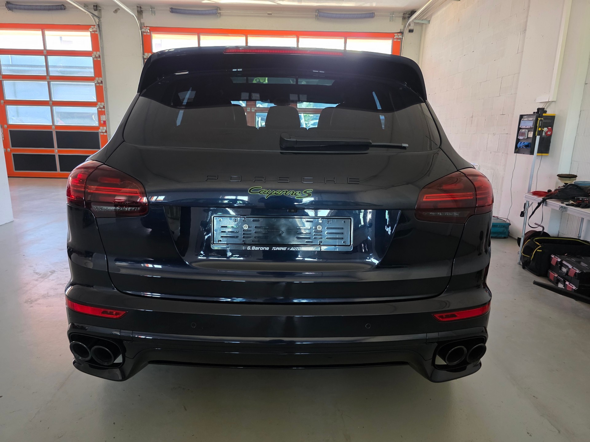 PORSCHE Cayenne S E-Hybrid Platinum Edition-image-3