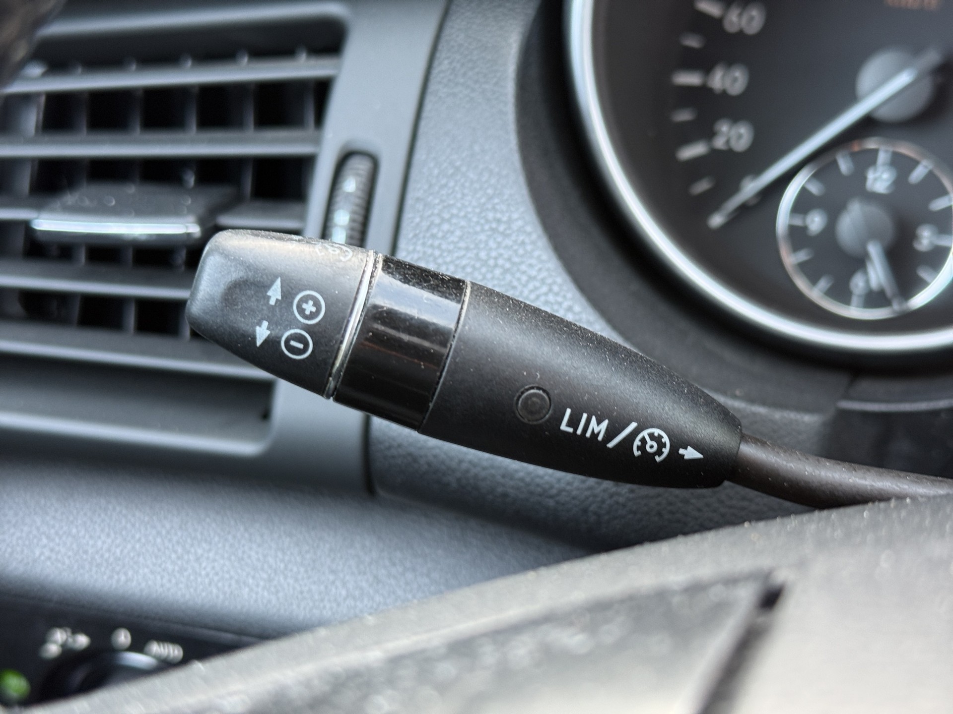 MERCEDES-BENZ R 320 V6 CDI 4matic-image-16
