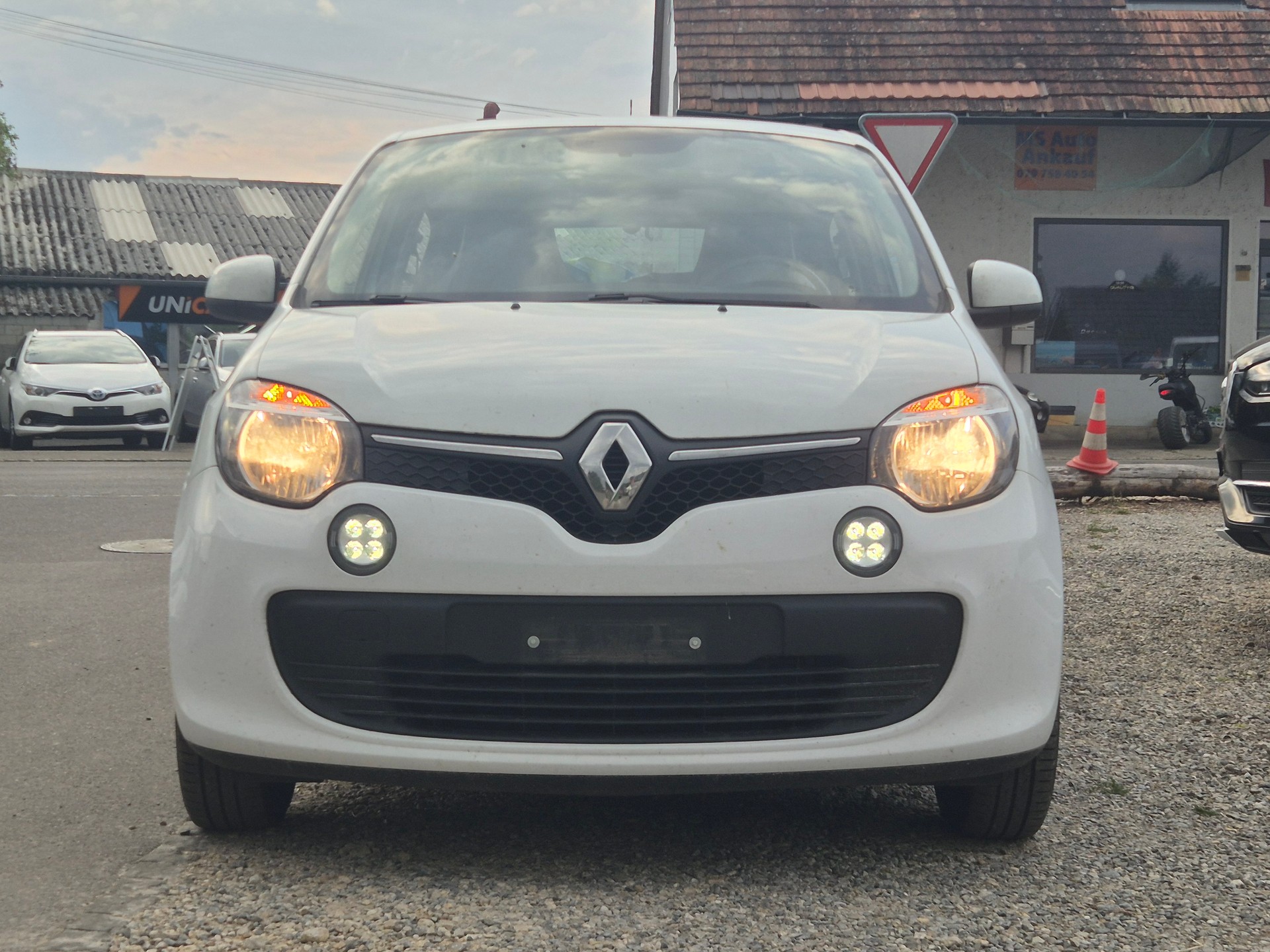 RENAULT Twingo 2018 1. Hand Schalter MFK möglich-image-1