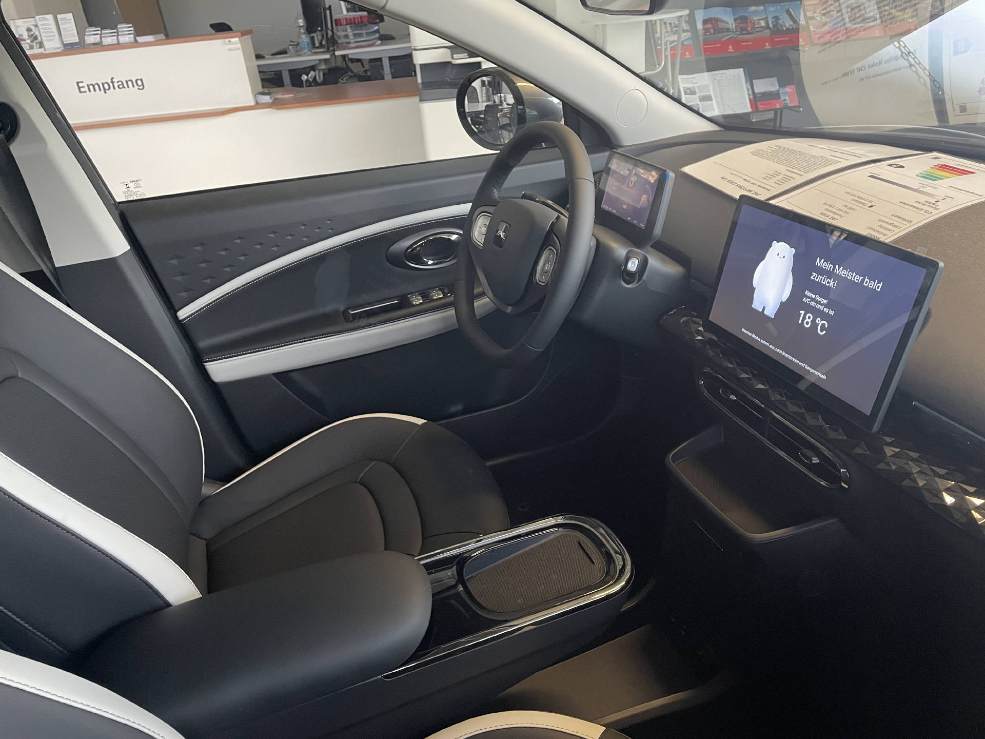 JAC E30X City-image-15