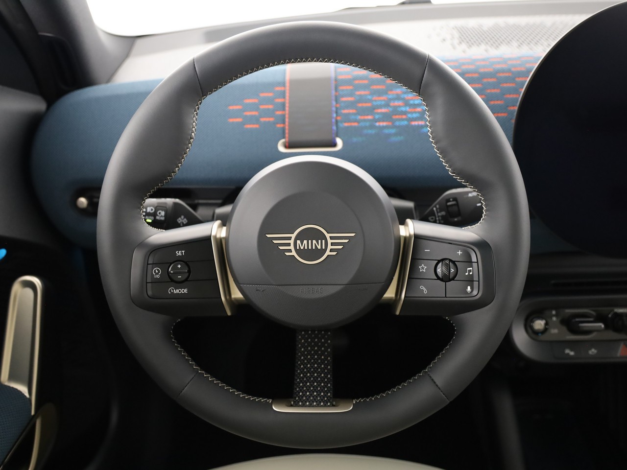 MINI Aceman E-image-16