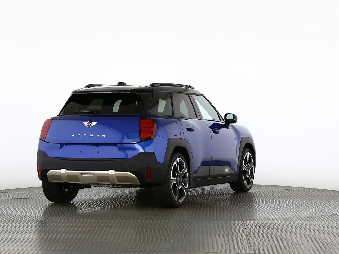 MINI Aceman E-image-1