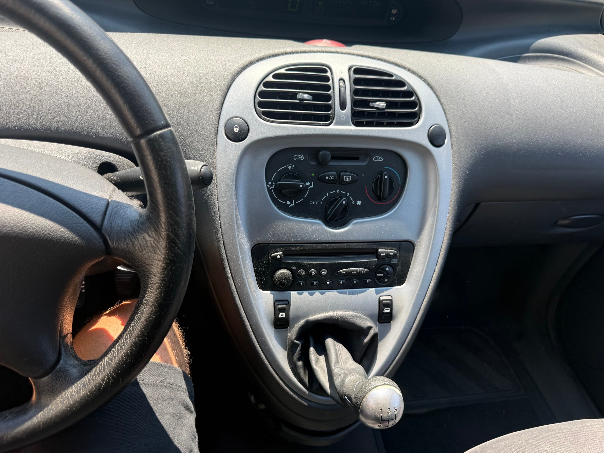 CITROEN Xsara Picasso 1.6i 16V Exclusive-image-6