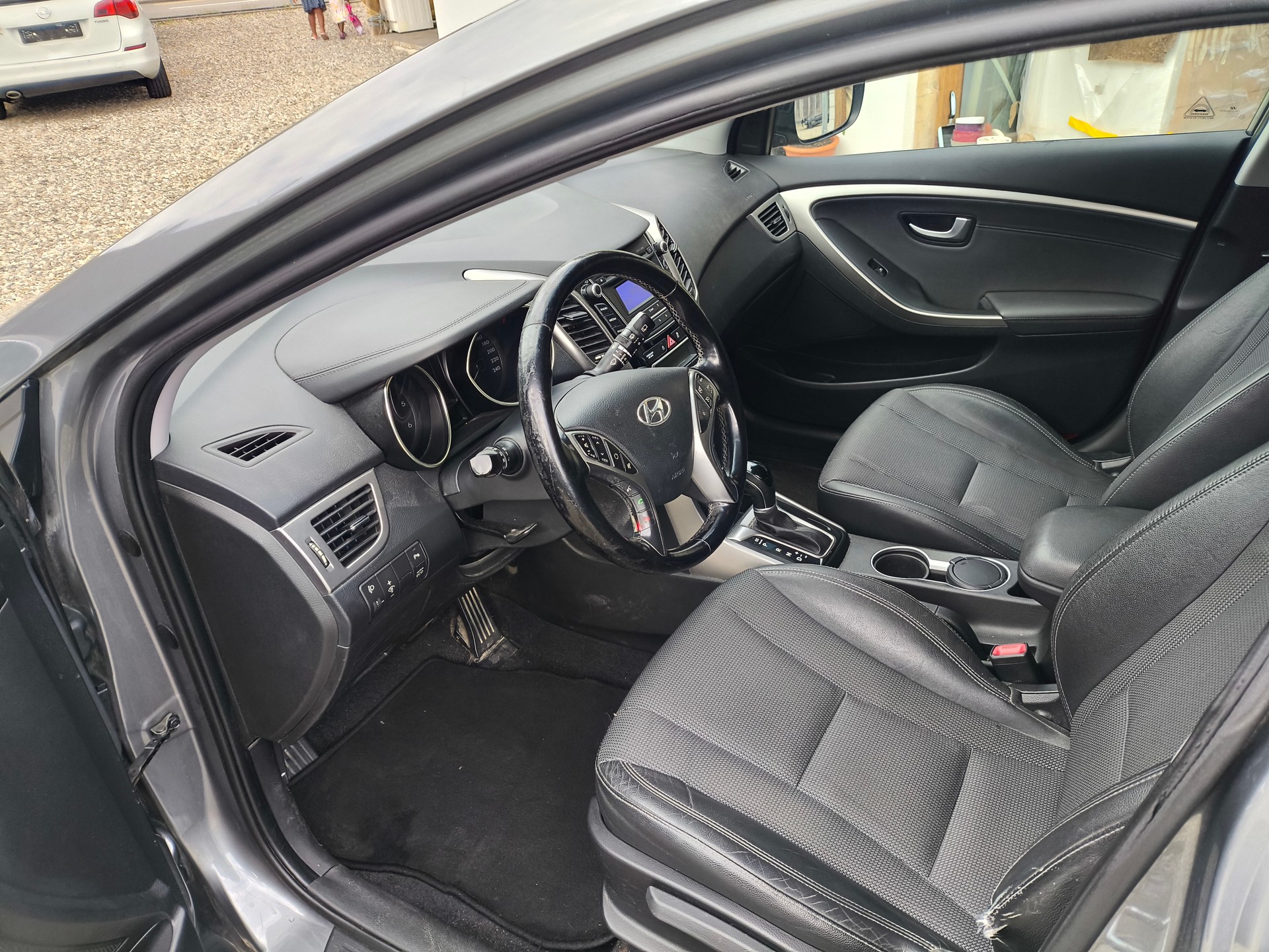 HYUNDAI i30 Wagon 1.6 CRDi Premium Automatic-image-12
