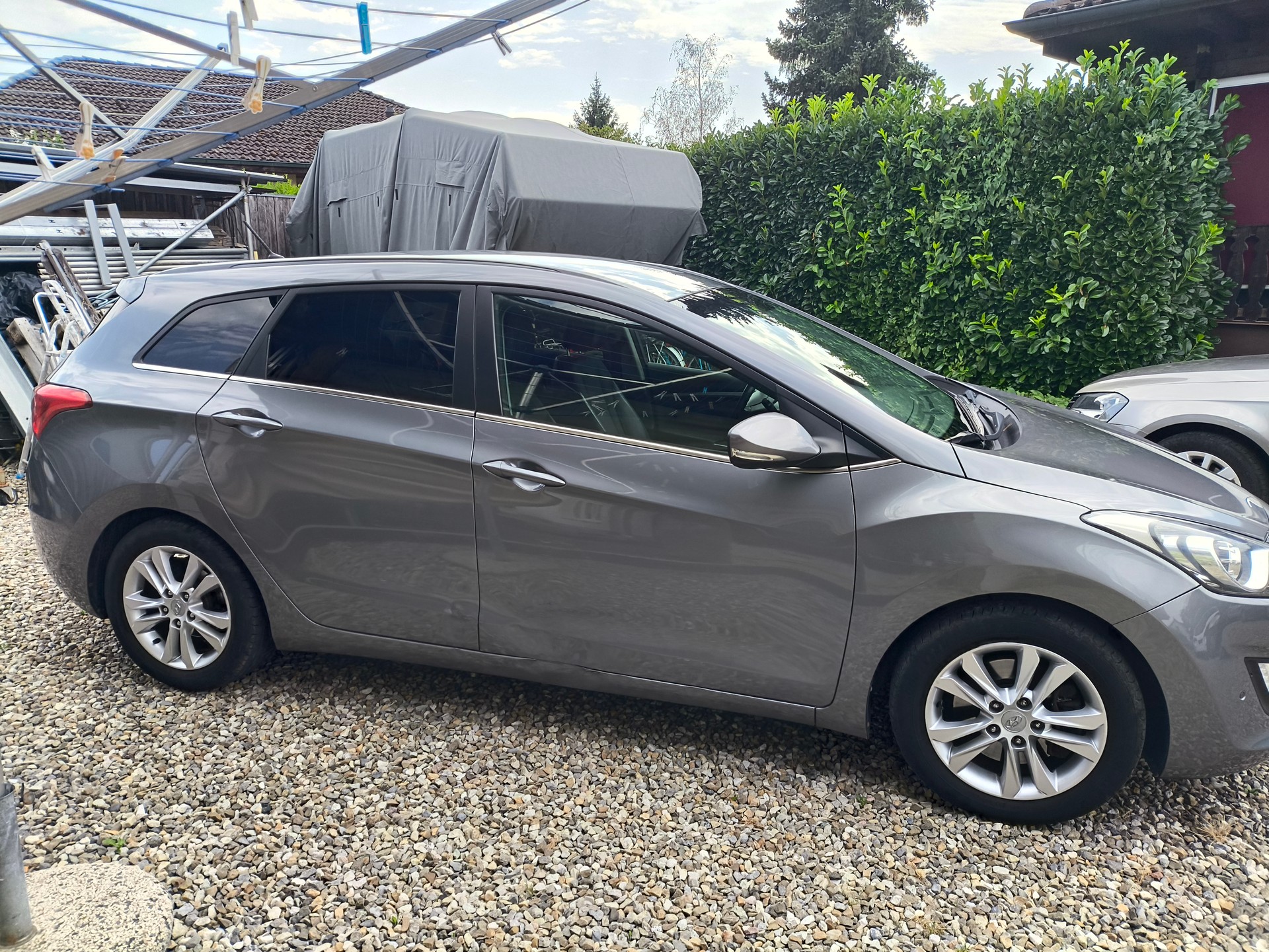 HYUNDAI i30 Wagon 1.6 CRDi Premium Automatic-image-2