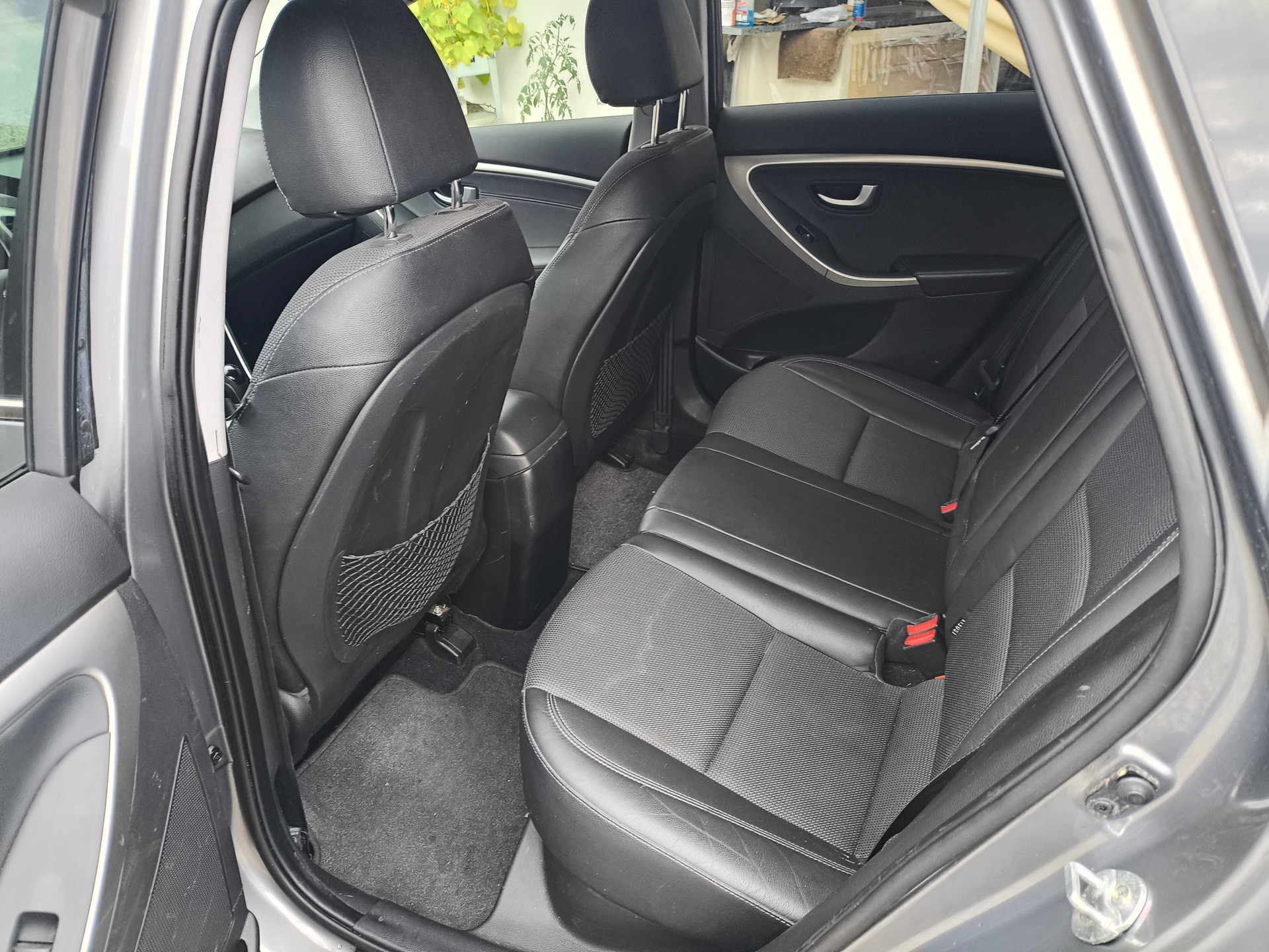 HYUNDAI i30 Wagon 1.6 CRDi Premium Automatic-image-9