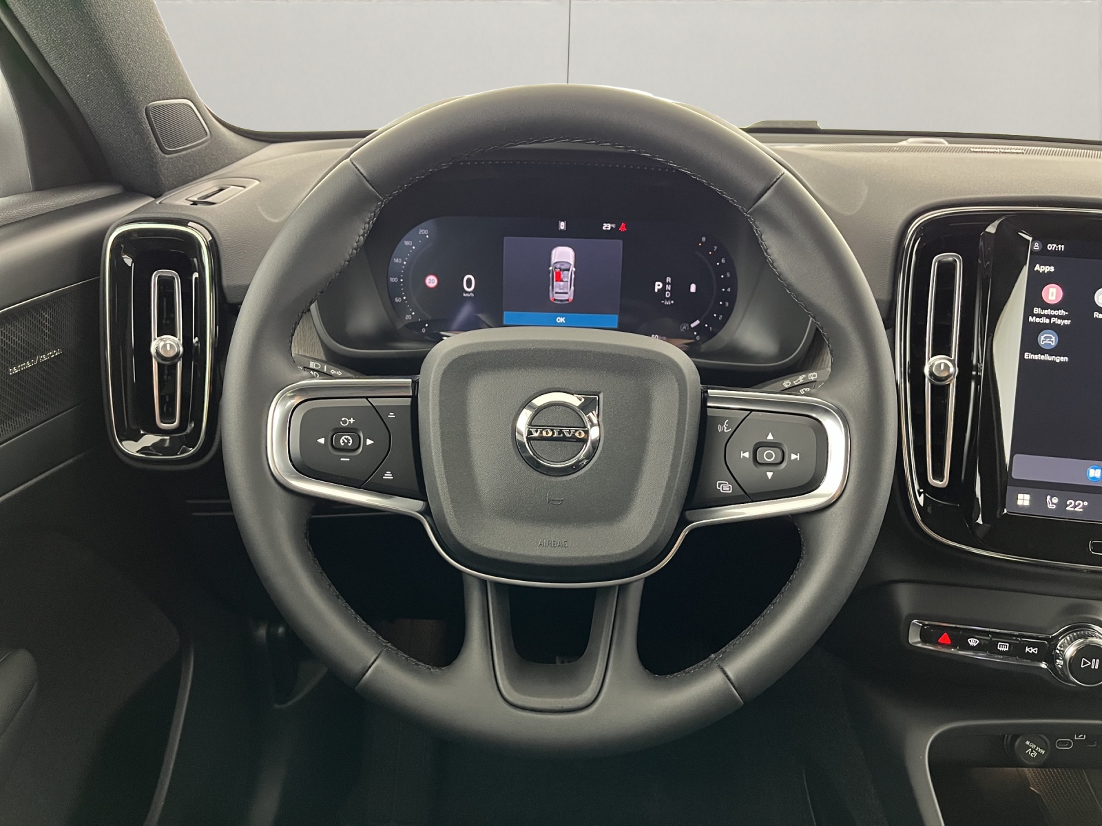 VOLVO XC40 2.0 B3 MH Plus Dark-image-13
