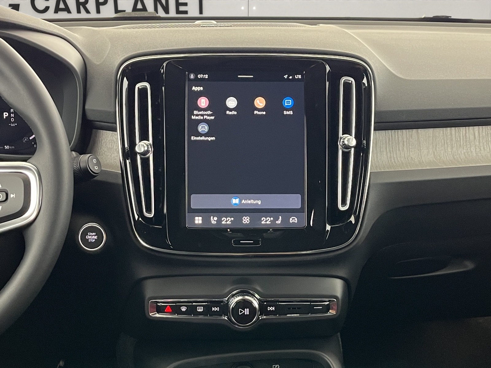 VOLVO XC40 2.0 B3 MH Plus Dark-image-14