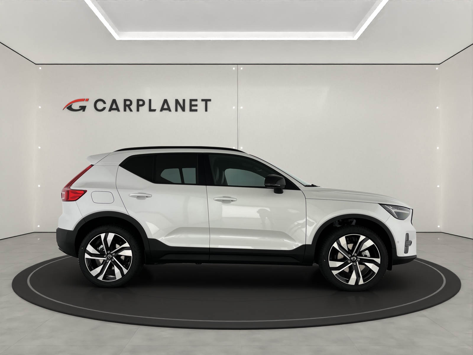 VOLVO XC40 2.0 B3 MH Plus Dark-image-2