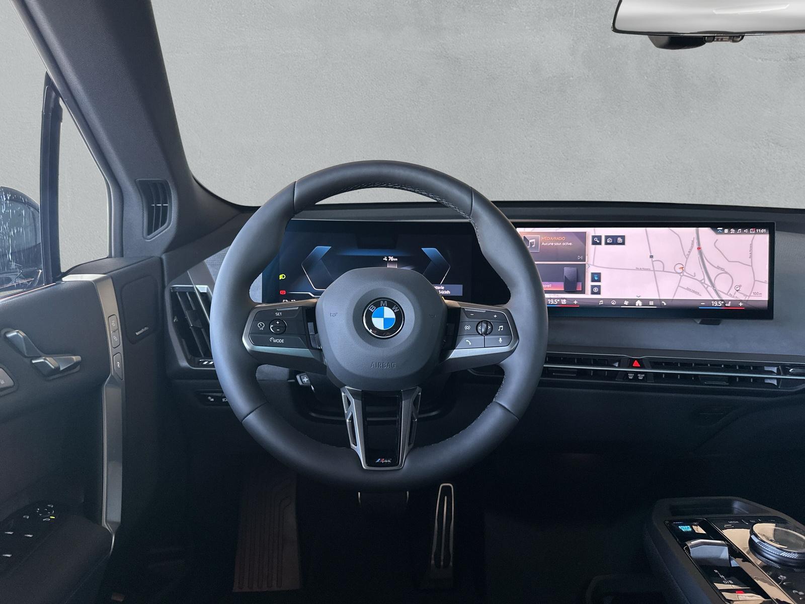 BMW iX xDrive60 M Sport Pro (CH) AHK 2.5T ** Action de Leasing à 0.9% **-image-15