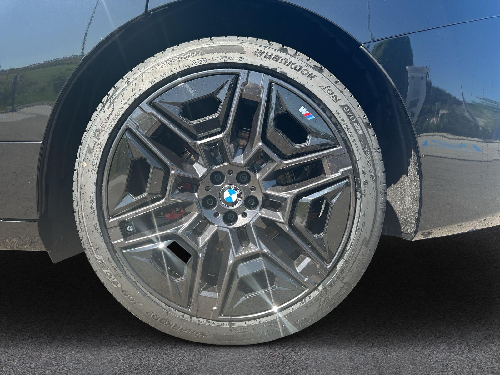 BMW iX xDrive60 M Sport Pro (CH) AHK 2.5T ** Action de Leasing à 0.9% **-image-8