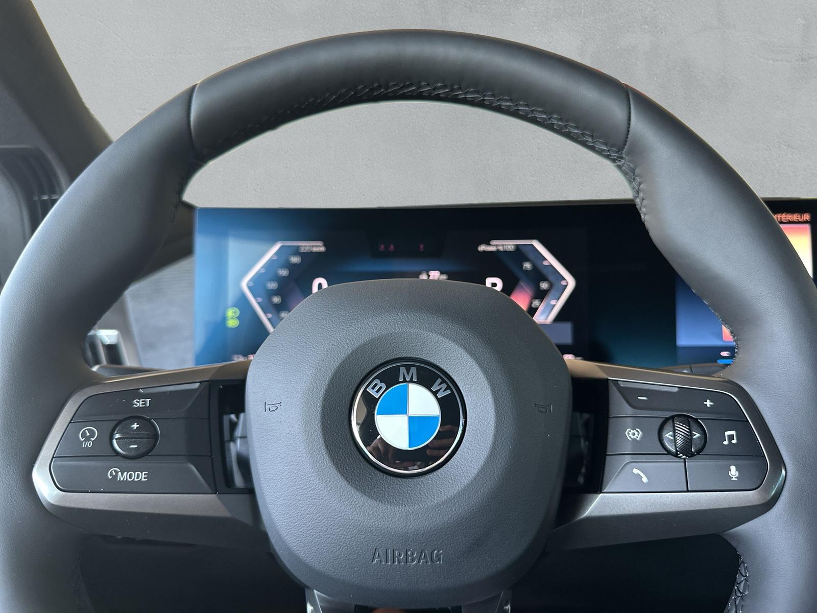 BMW iX xDrive60 M Sport Pro (CH) AHK 2.5T ** Action de Leasing à 0.9% **-image-18