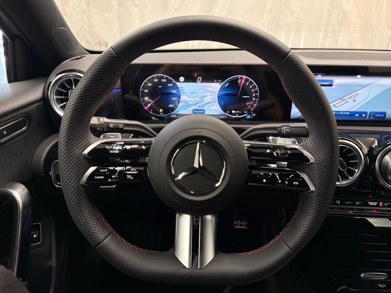 MERCEDES-BENZ A 250 e DCT AMG-image-9