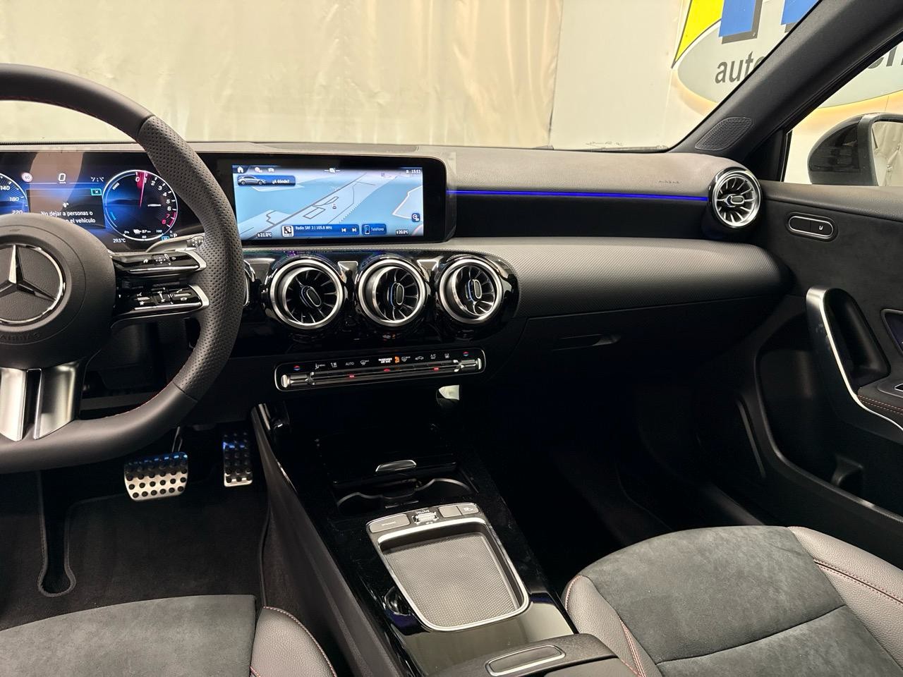 MERCEDES-BENZ A 250 e DCT AMG-image-7