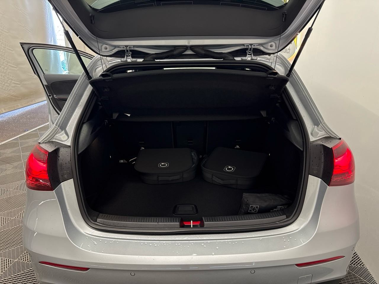 MERCEDES-BENZ A 250 e DCT AMG-image-8