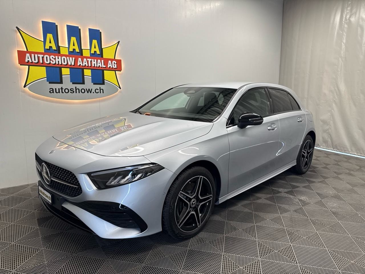 MERCEDES-BENZ A 250 e DCT AMG-image-0