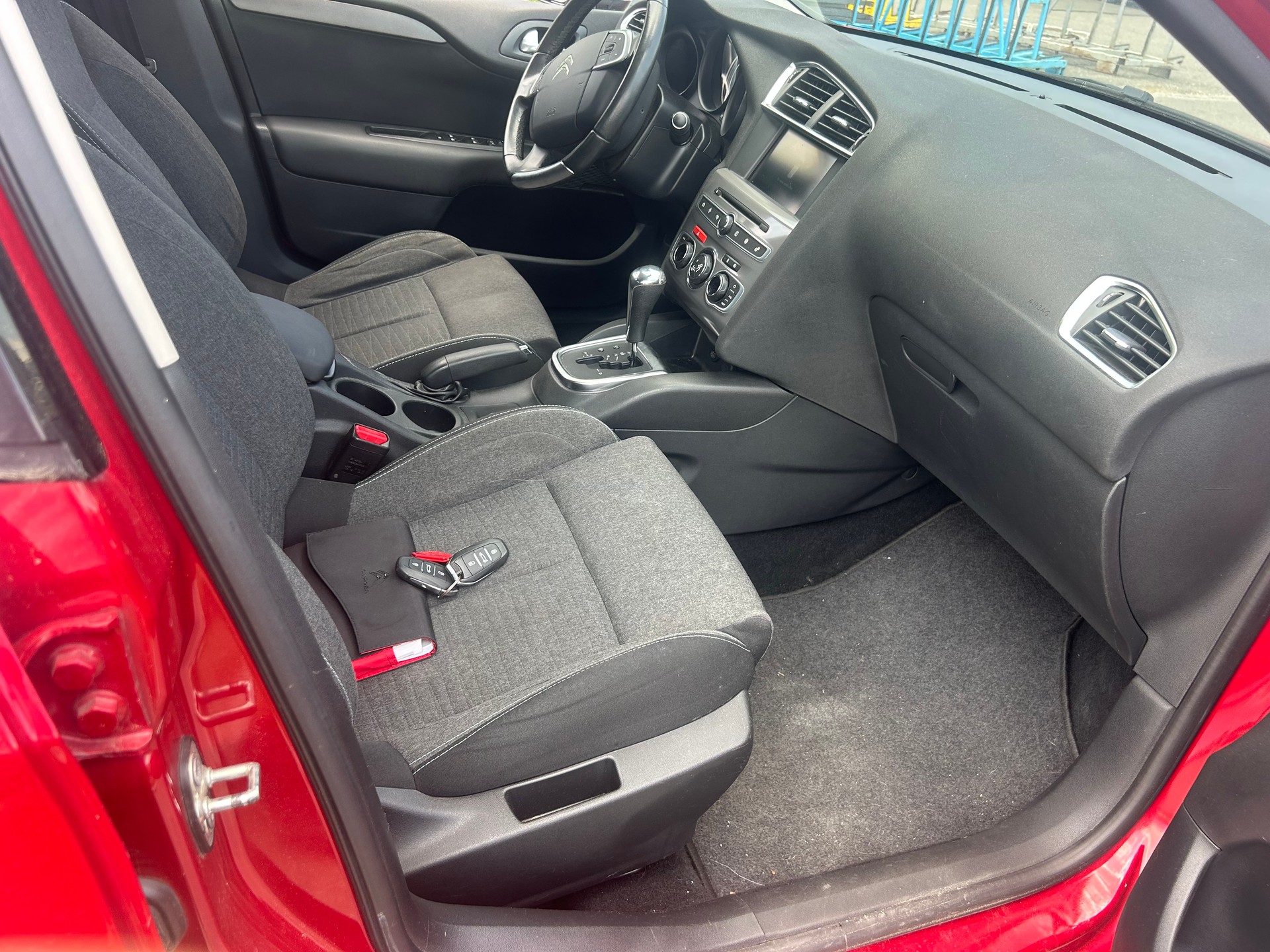 CITROEN C4 1.2 Pure Tech Feel Automatic-image-5
