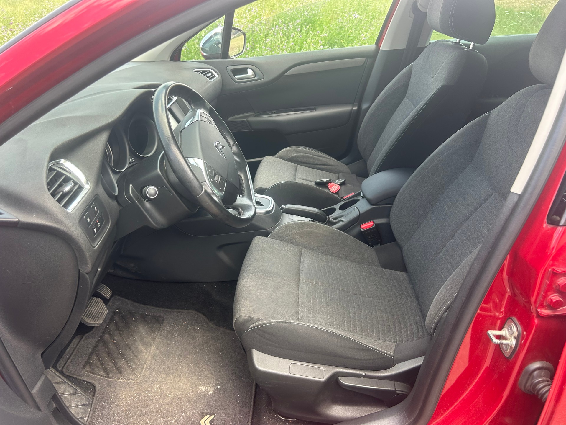 CITROEN C4 1.2 Pure Tech Feel Automatic-image-4