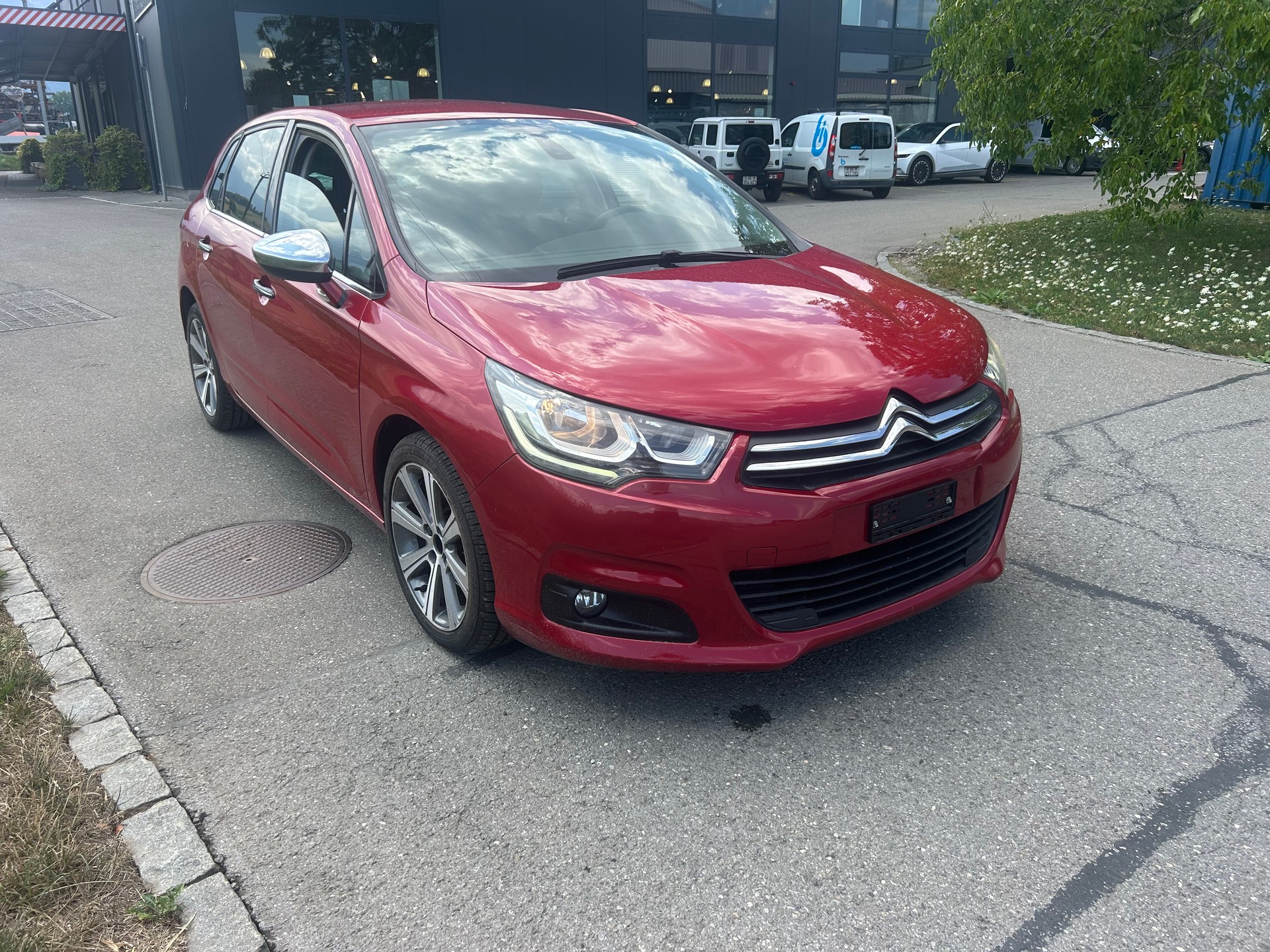 CITROEN C4 1.2 Pure Tech Feel Automatic-image-1