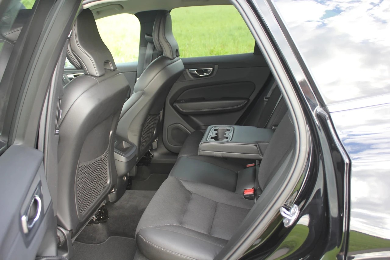 VOLVO XC60 D4 Momentum Geartronic-image-5
