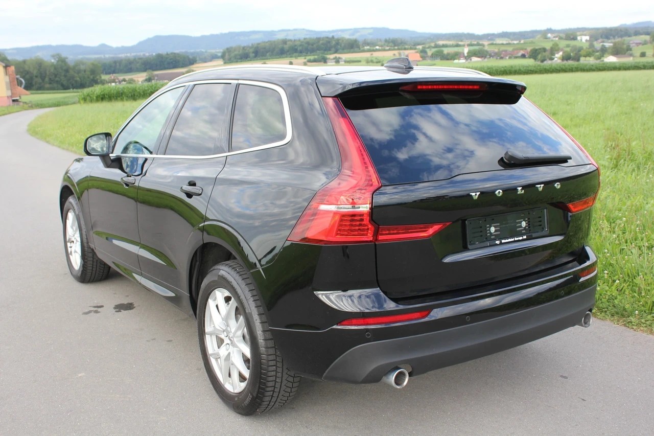 VOLVO XC60 D4 Momentum Geartronic-image-3