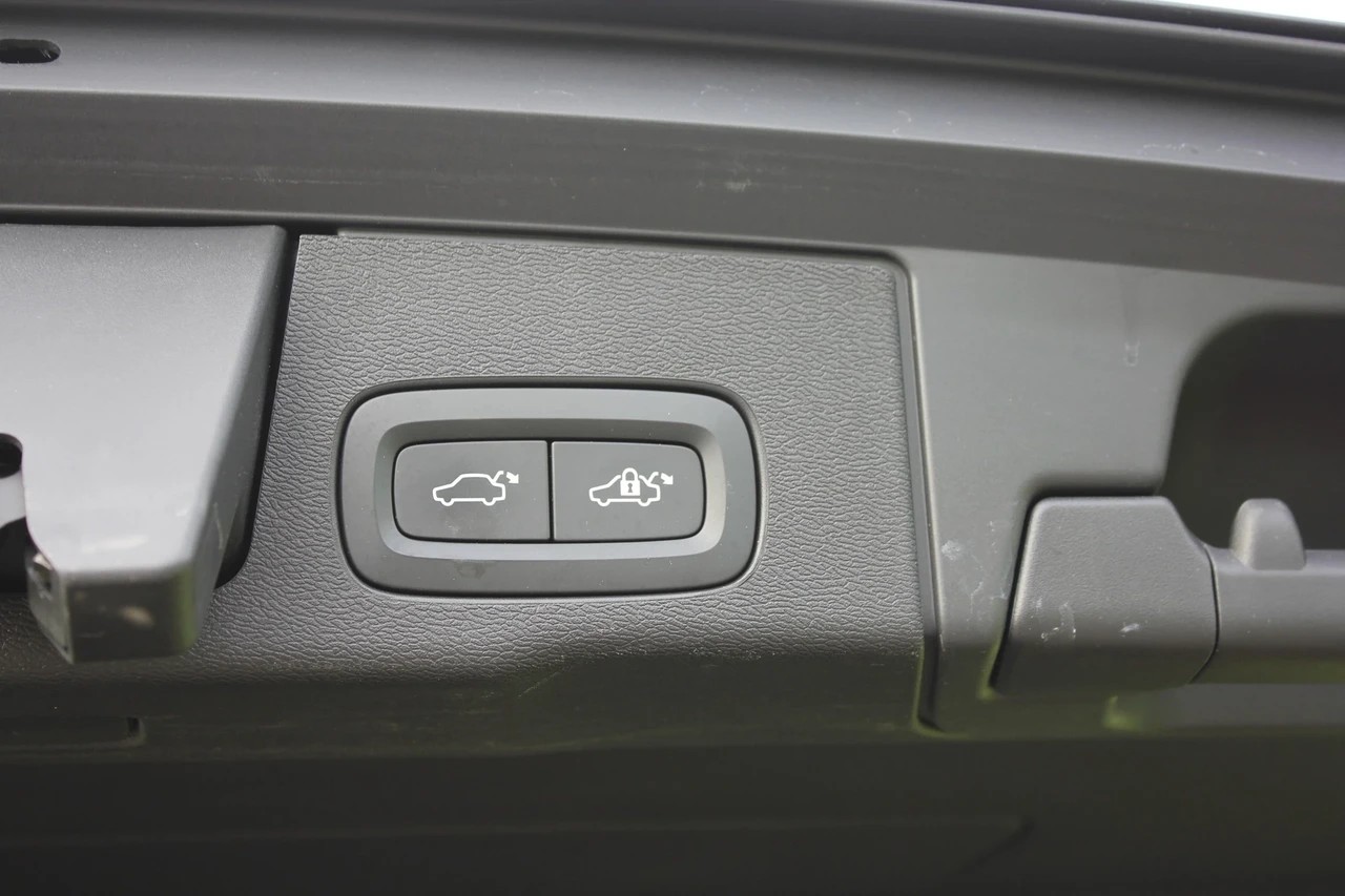 VOLVO XC60 D4 Momentum Geartronic-image-11