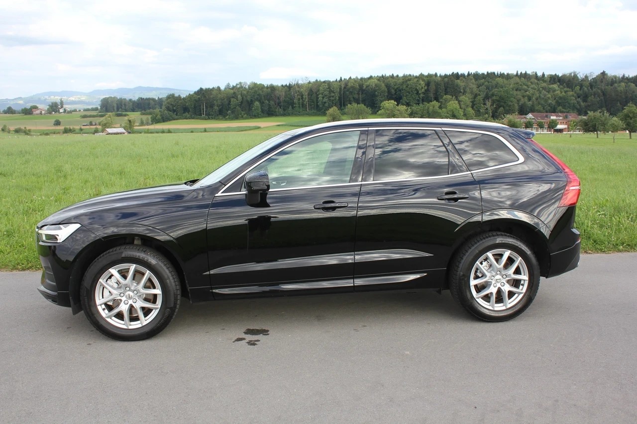 VOLVO XC60 D4 Momentum Geartronic-image-4