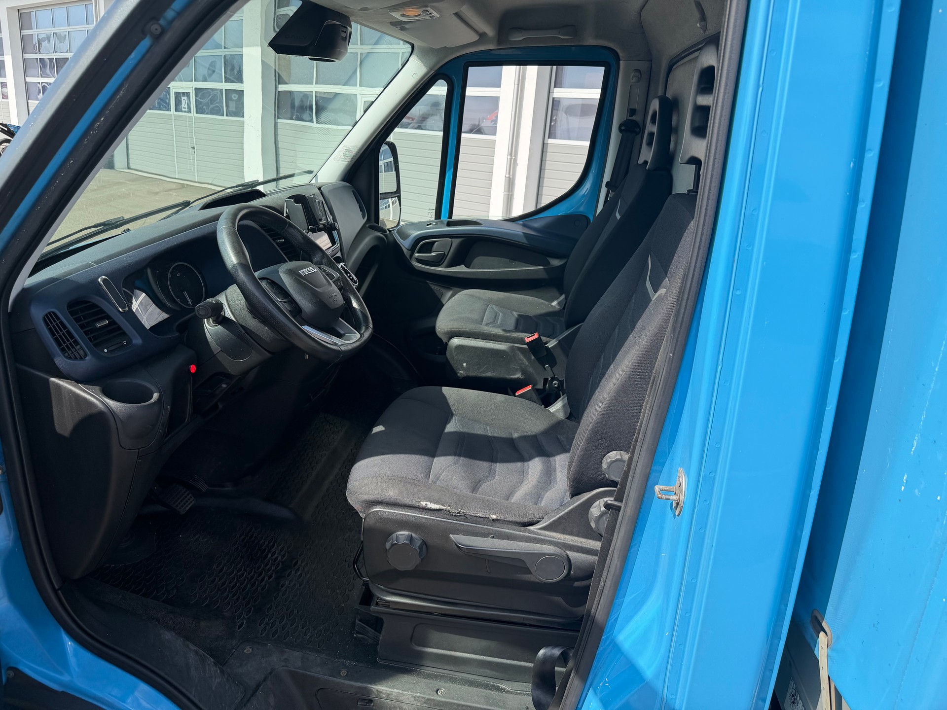 IVECO 33 S 14H A8 D-image-8