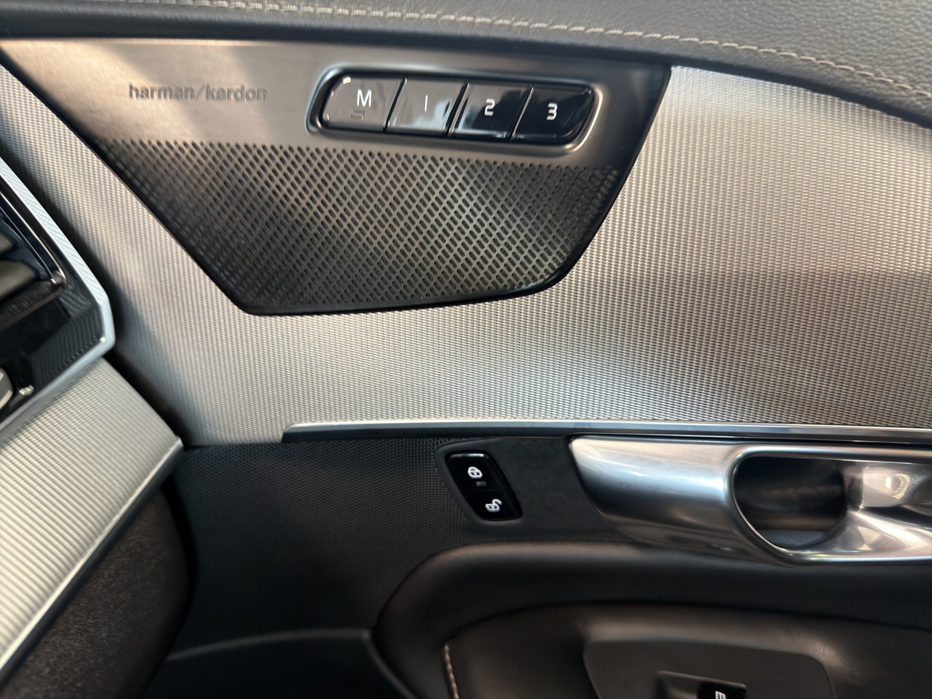 VOLVO XC90 T6 AWD R-Design Geartronic-image-27