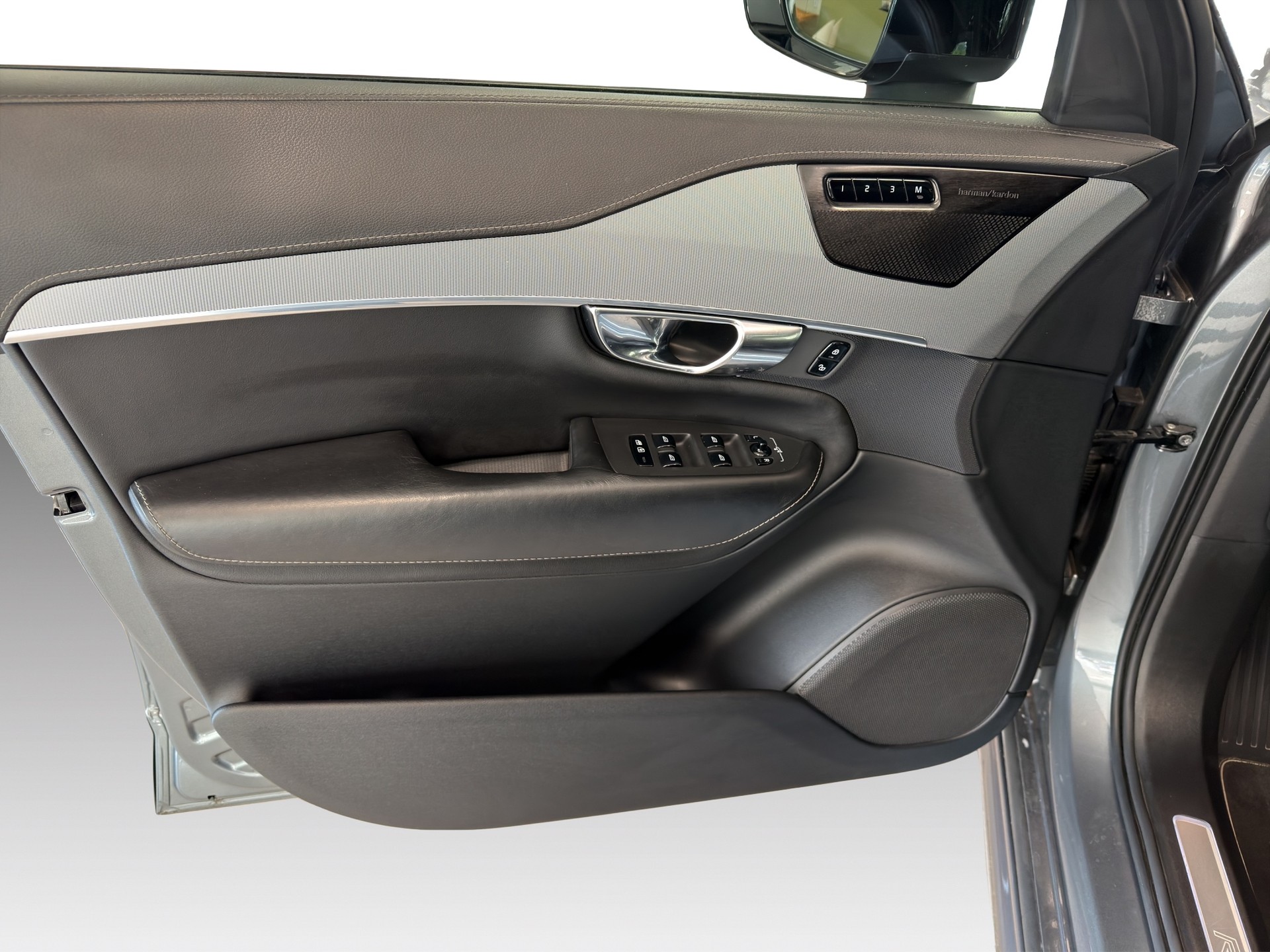 VOLVO XC90 T6 AWD R-Design Geartronic-image-19