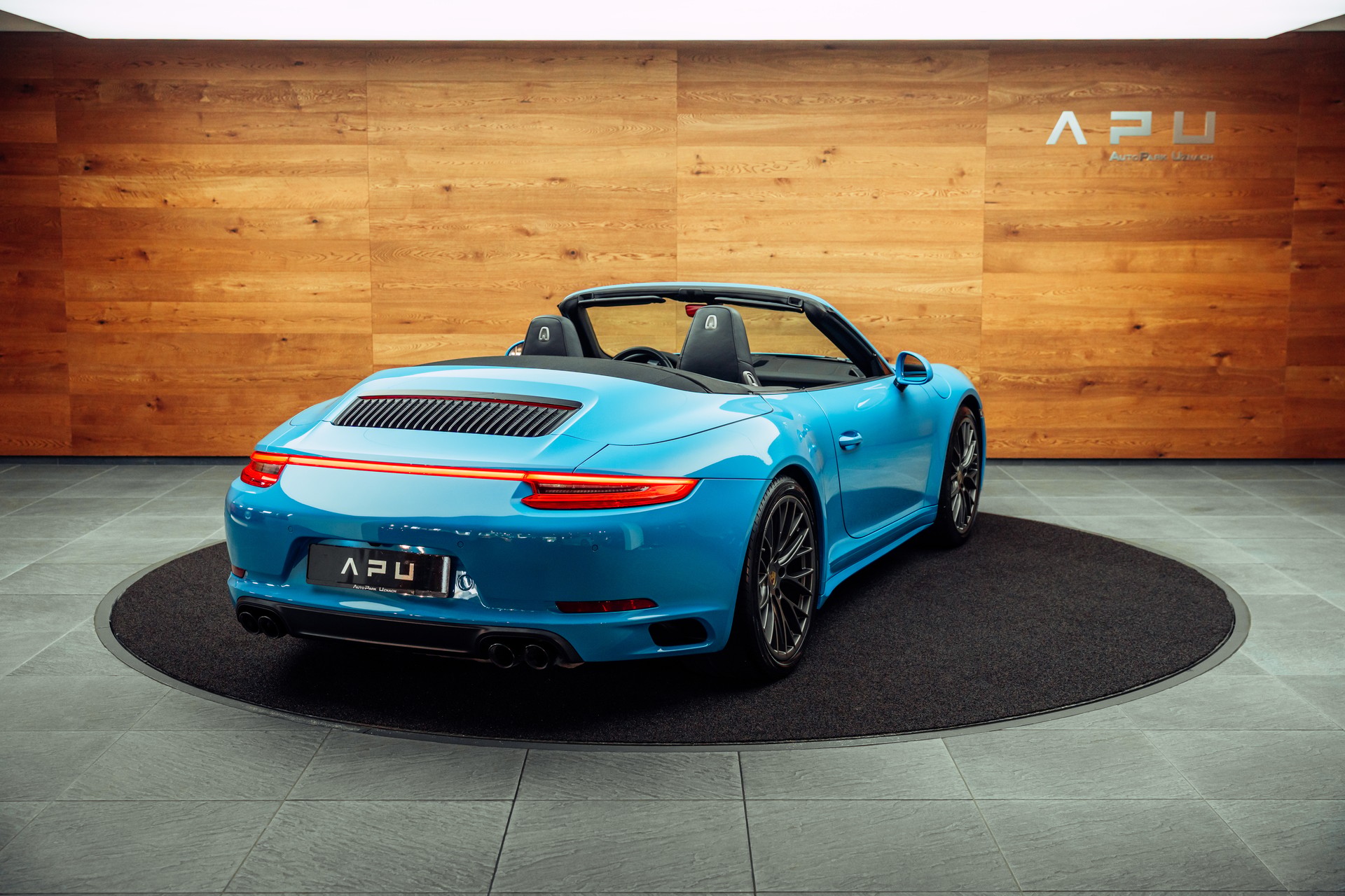 PORSCHE 911 Carrera 4S Cabrio PDK Miamiblau-image-1