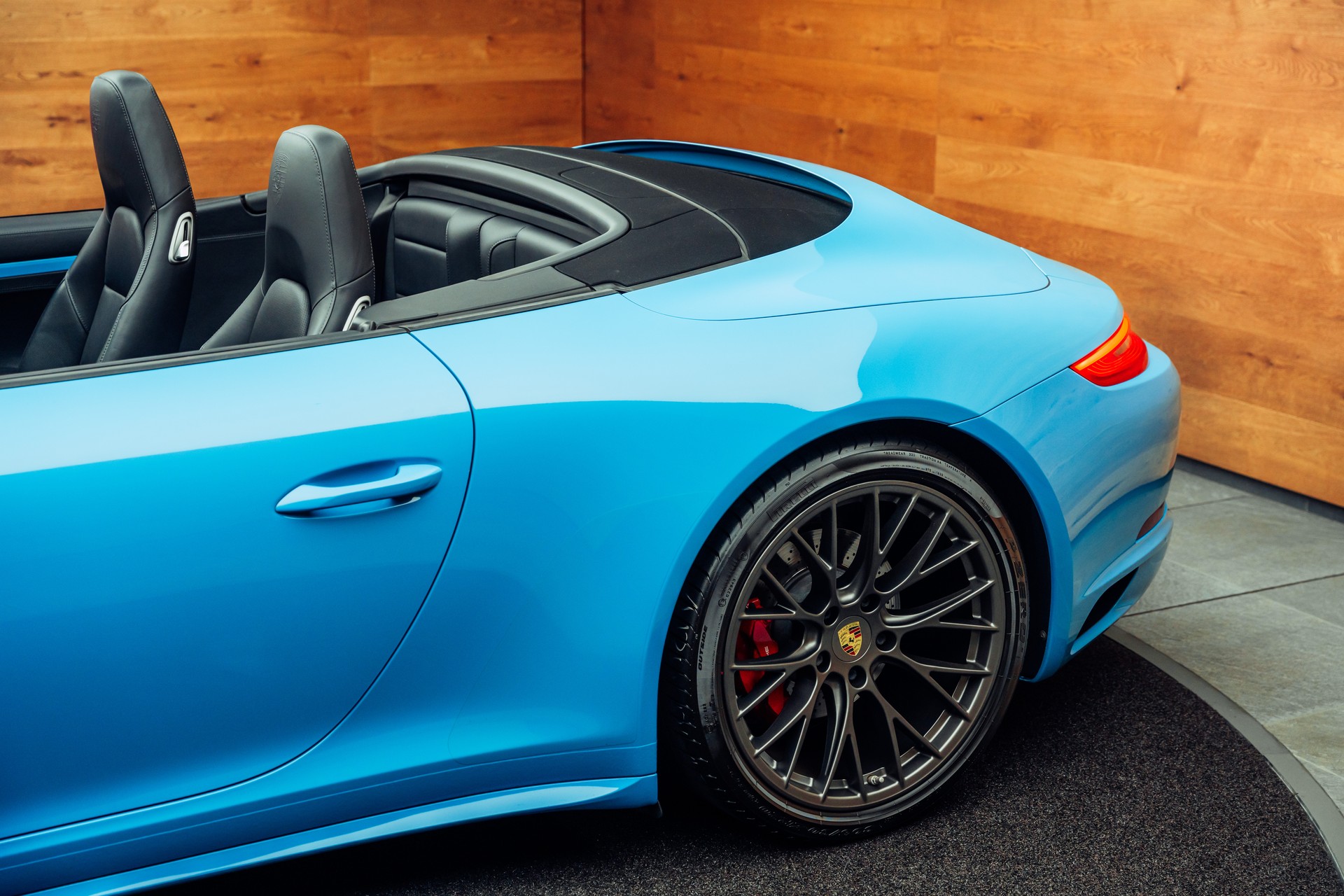 PORSCHE 911 Carrera 4S Cabrio PDK Miamiblau-image-19