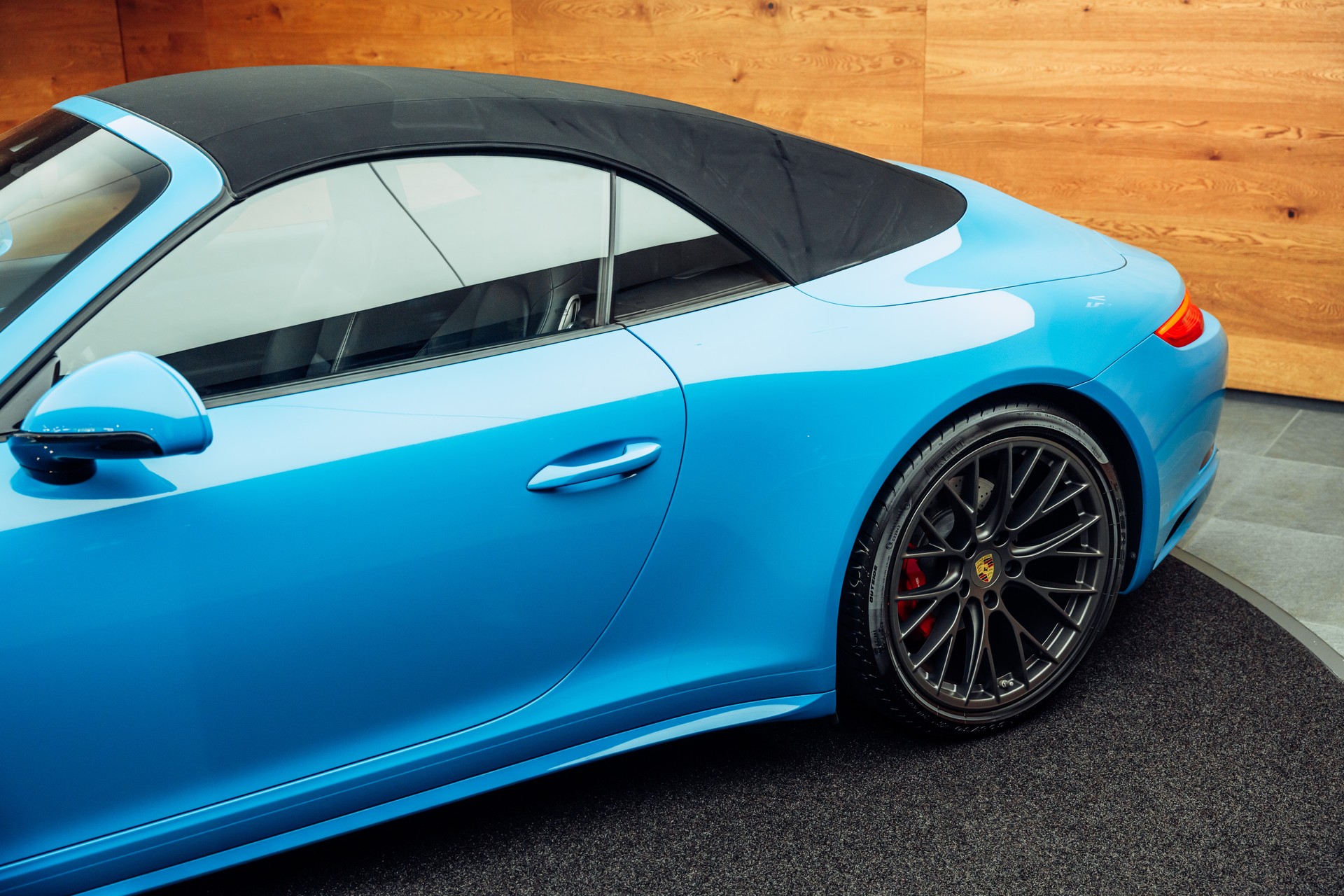 PORSCHE 911 Carrera 4S Cabrio PDK Miamiblau-image-18