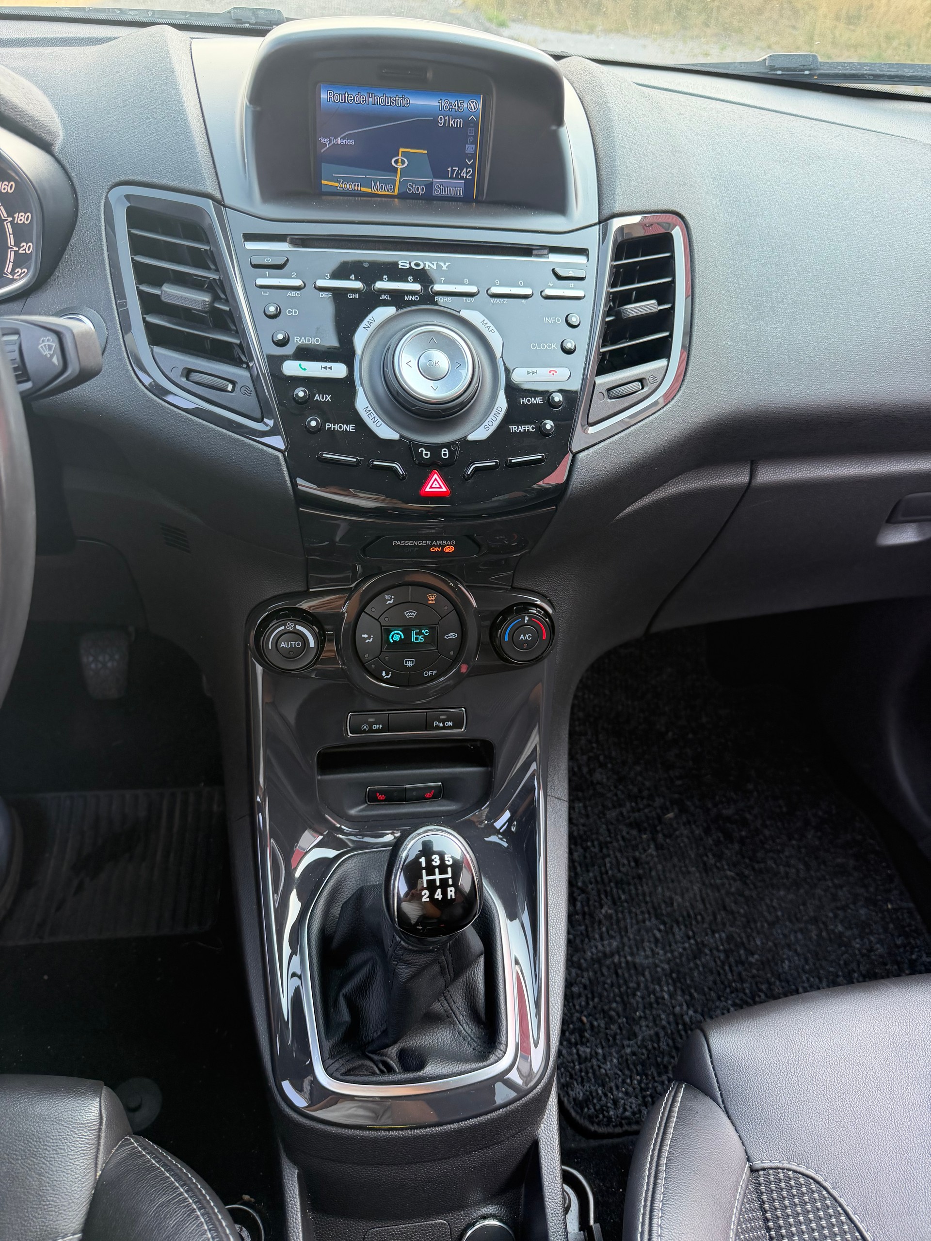 FORD Fiesta 1.0 SCTi Titanium-image-9
