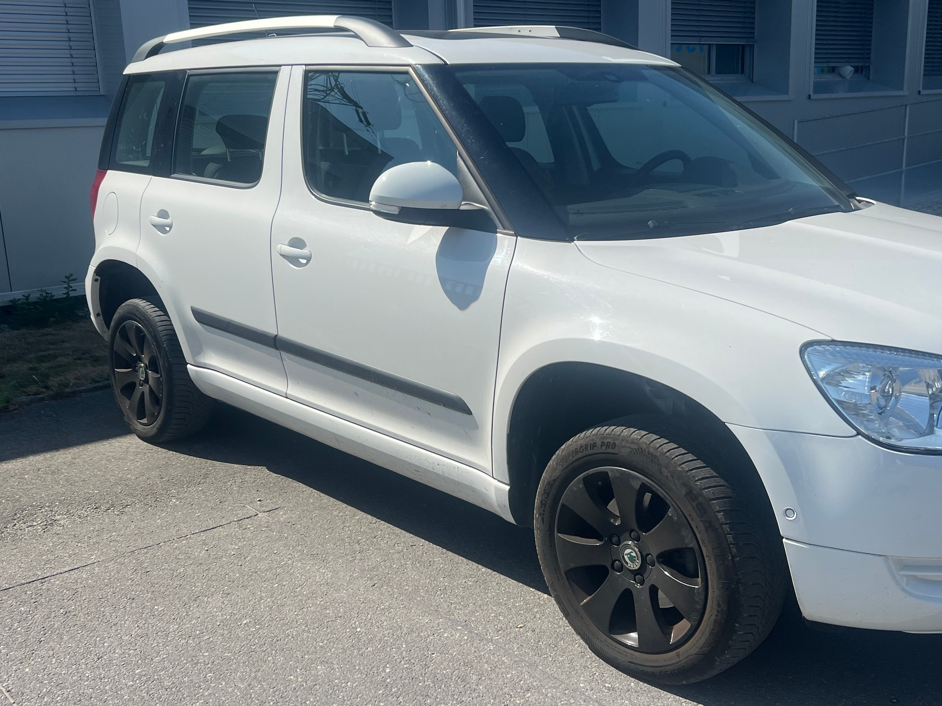 SKODA Yeti 2.0 TDI Experience 4x4 DSG-image-4