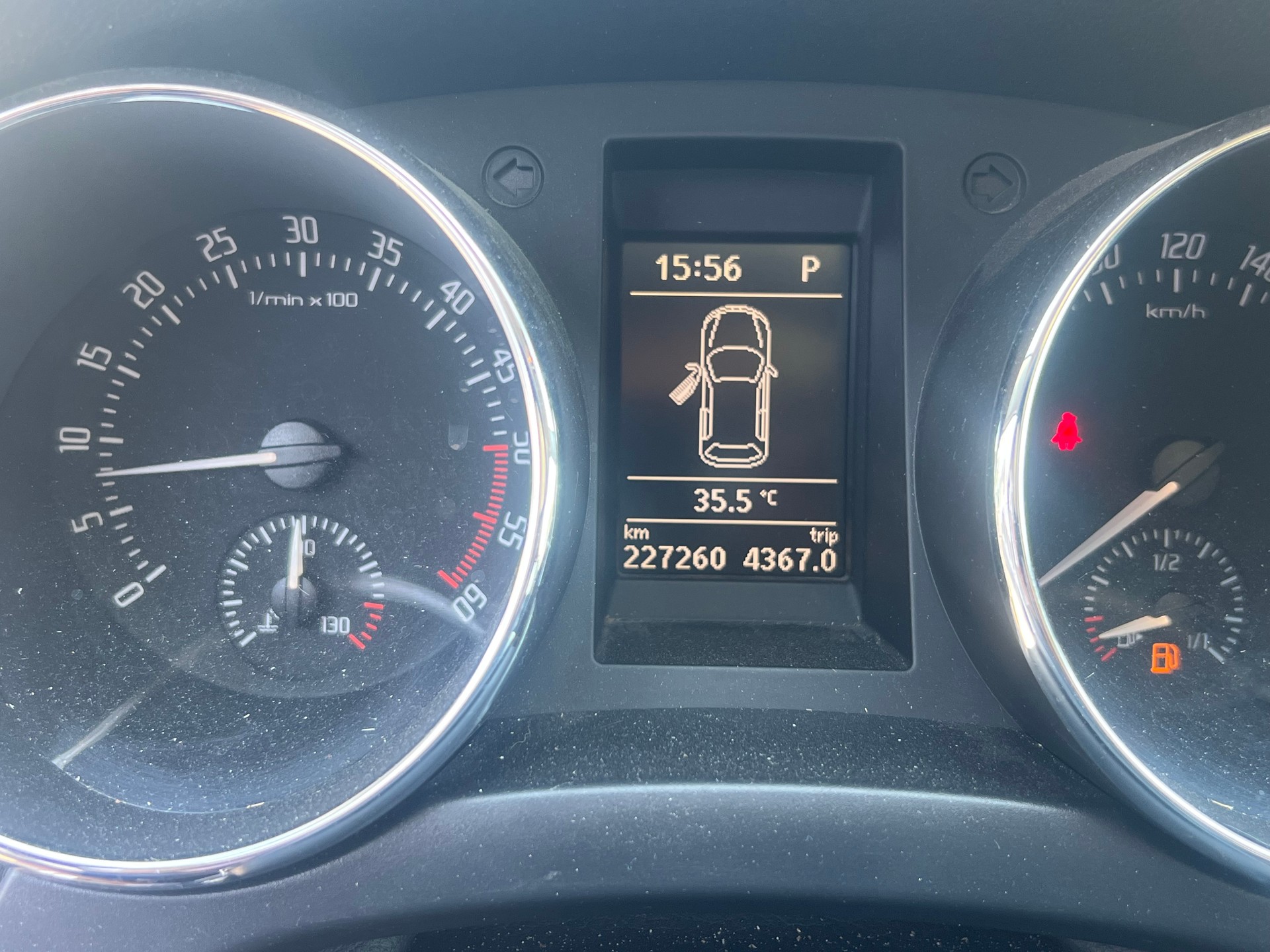 SKODA Yeti 2.0 TDI Experience 4x4 DSG-image-8