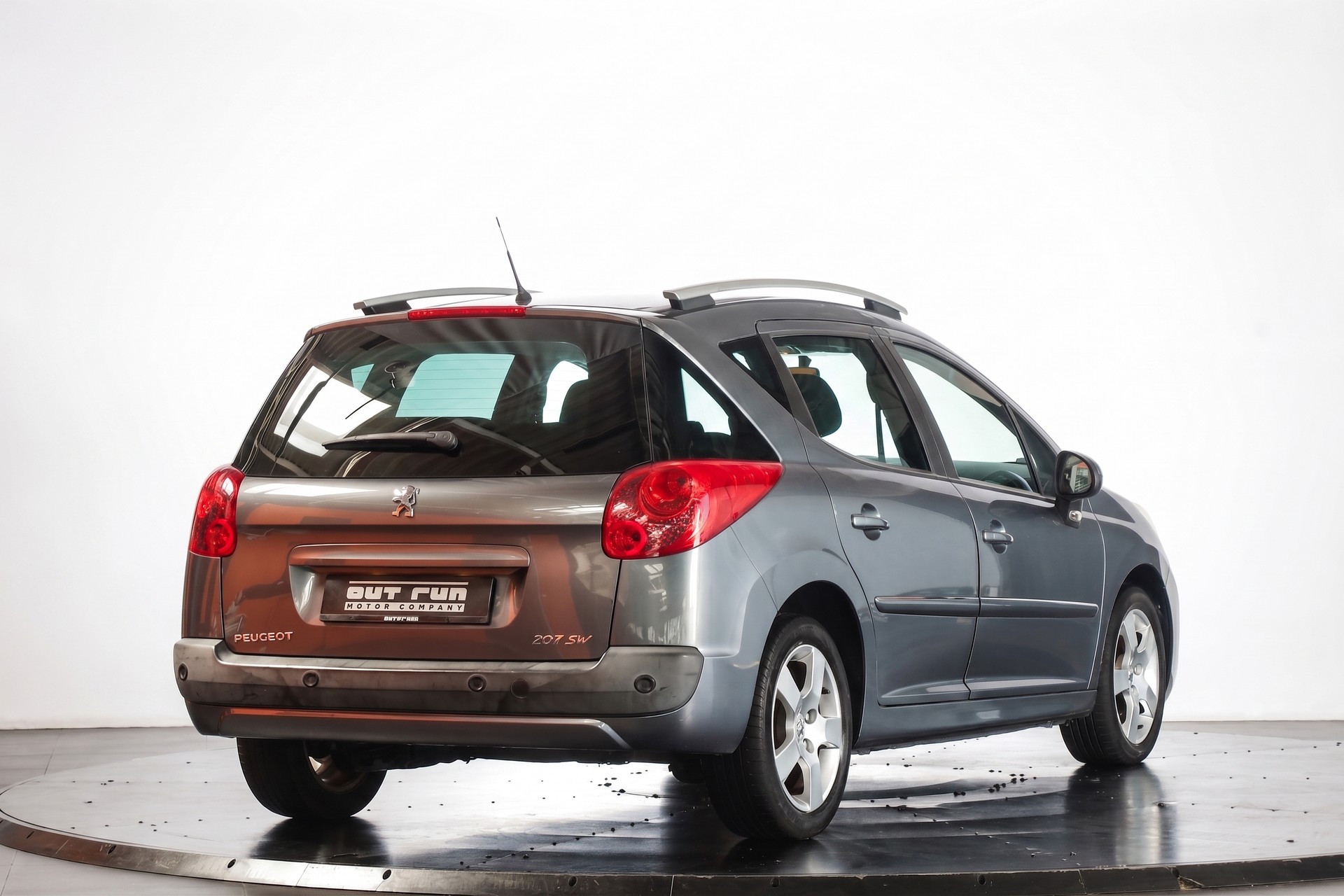 PEUGEOT 207 SW 1.6 16V Allure-image-3