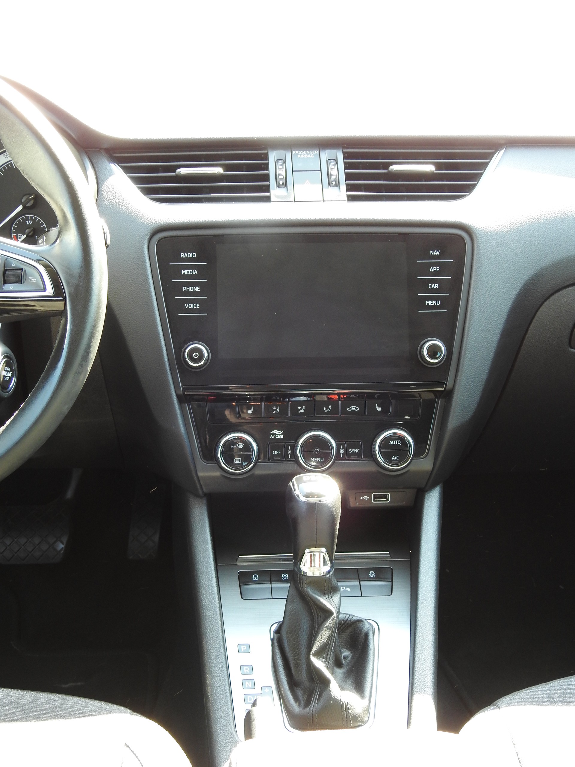 SKODA Octavia Combi 2.0 TDI Soleil 4x4 DSG-image-17