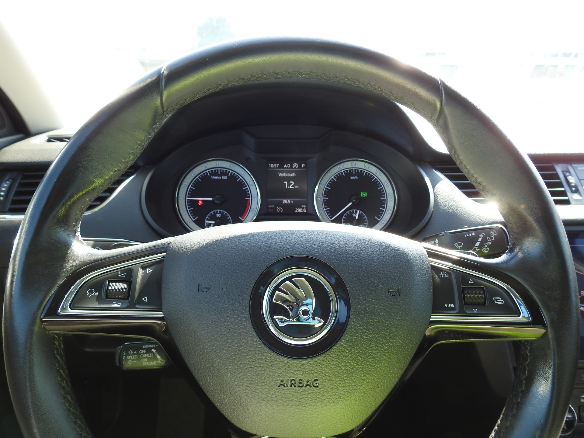 SKODA Octavia Combi 2.0 TDI Soleil 4x4 DSG-image-29